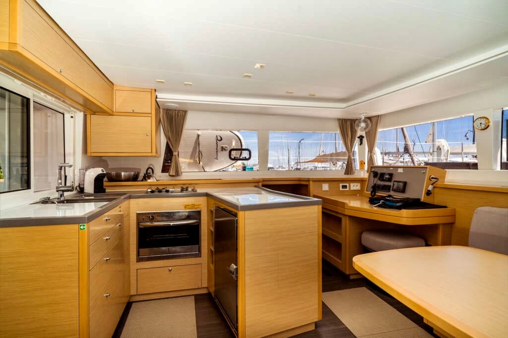 Lagoon 450 Fly - photo 34