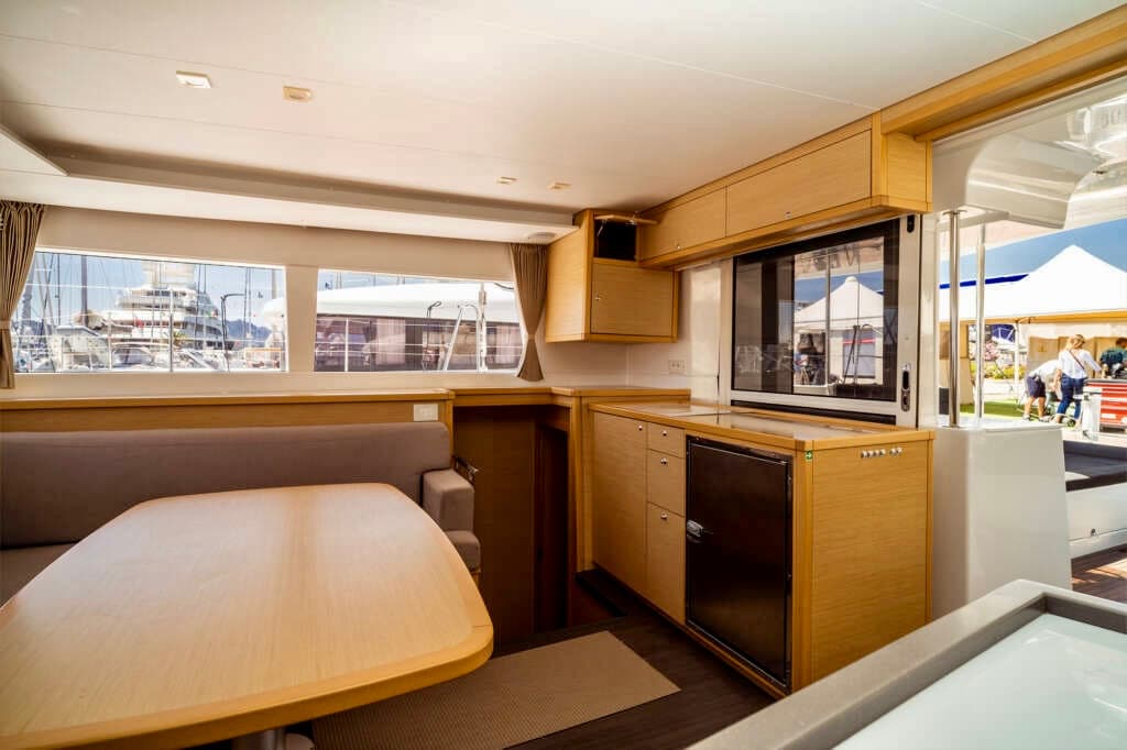 Lagoon 450 Fly - photo 13