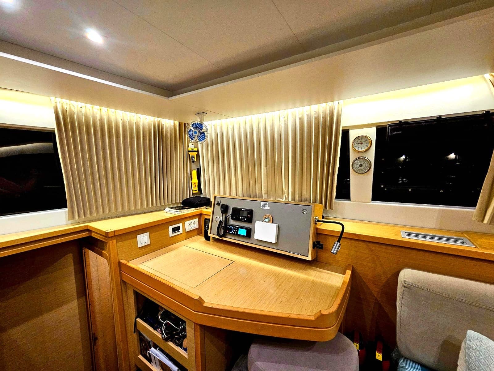 Lagoon 450 Fly - photo 17