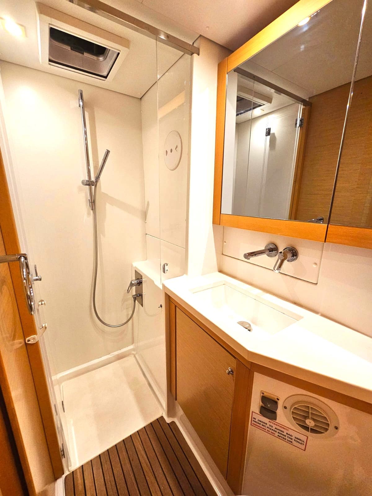 Lagoon 450 Fly - photo 18