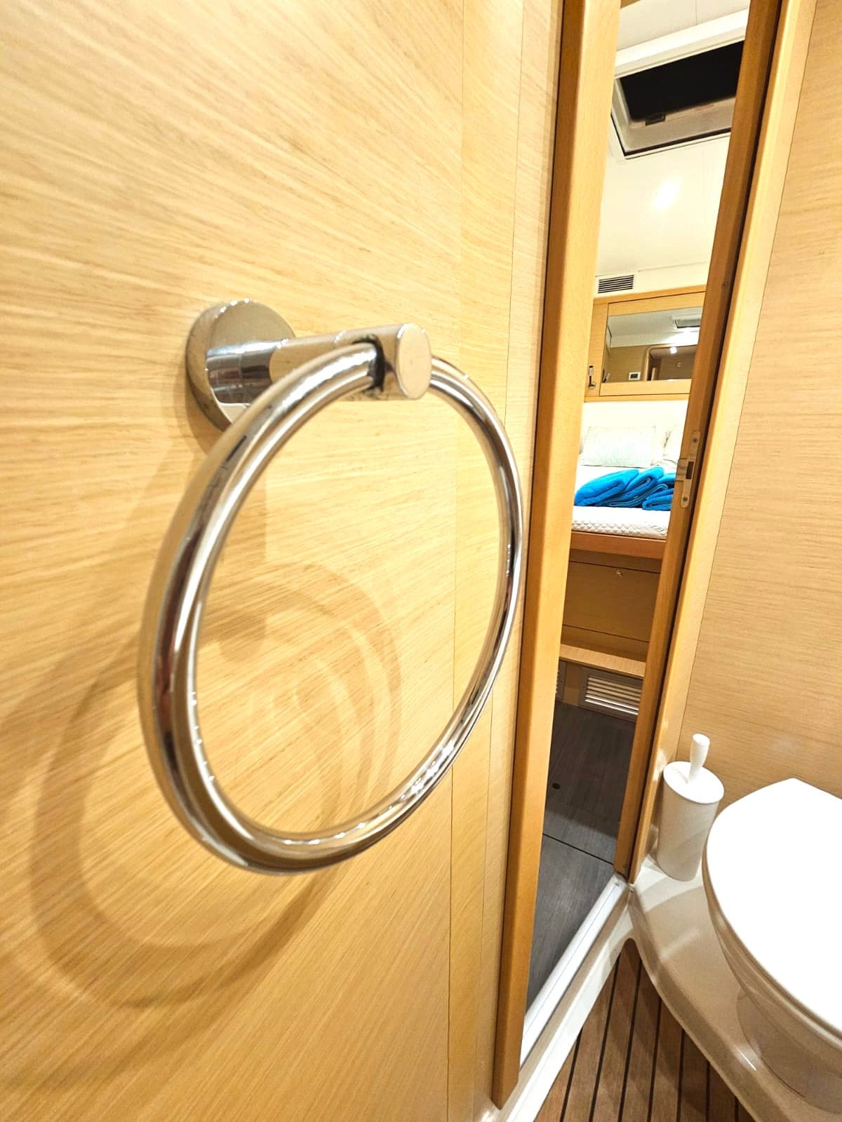 Lagoon 450 Fly - photo 4