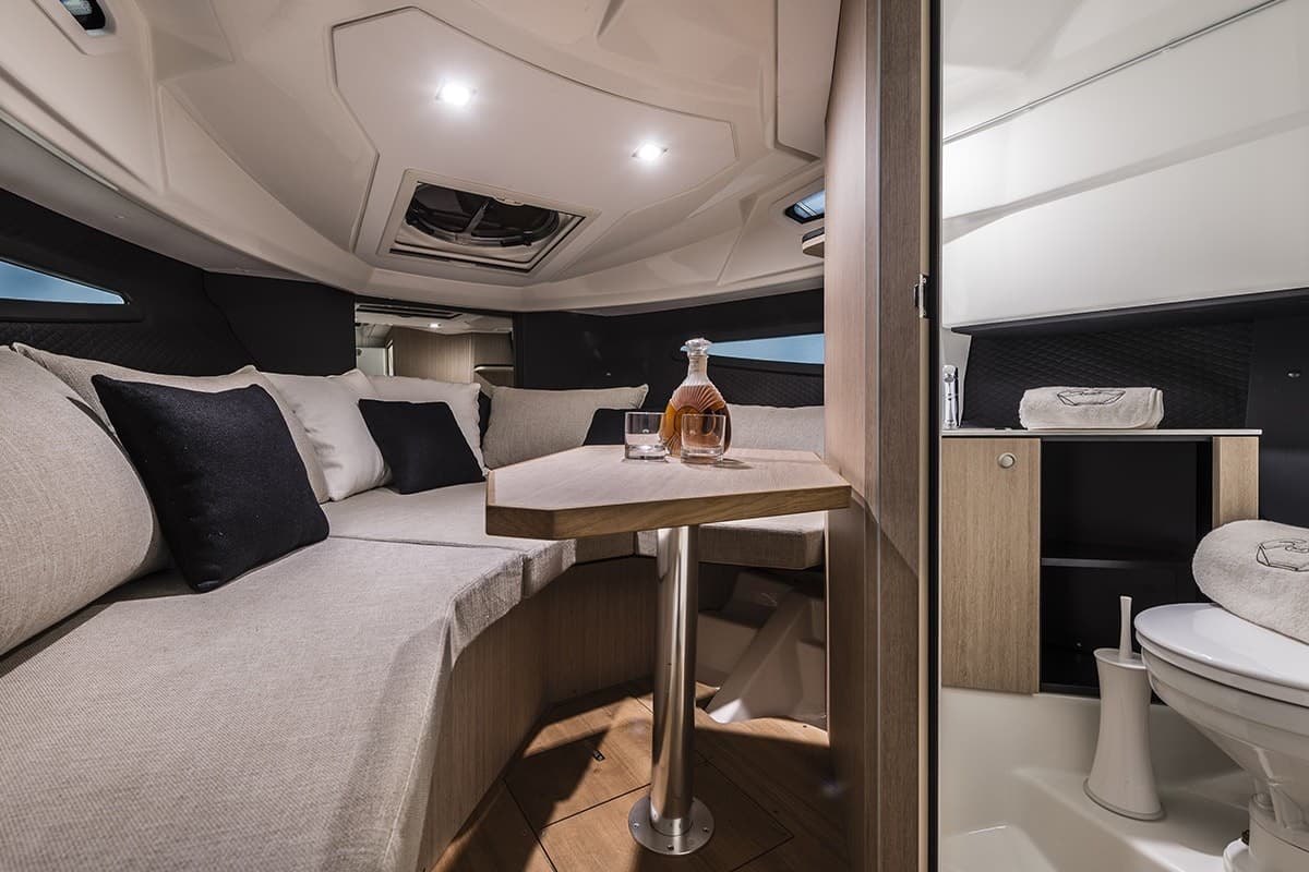 Cranchi E30 Endurance - photo 12