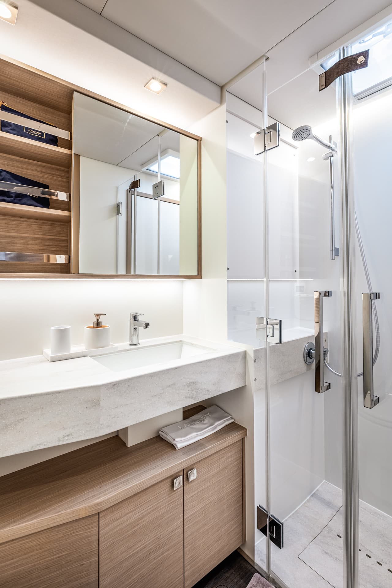 Lagoon 60 - photo 37