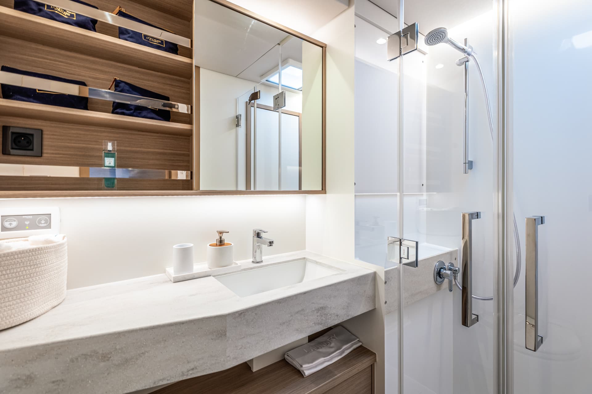 Lagoon 60 - photo 35