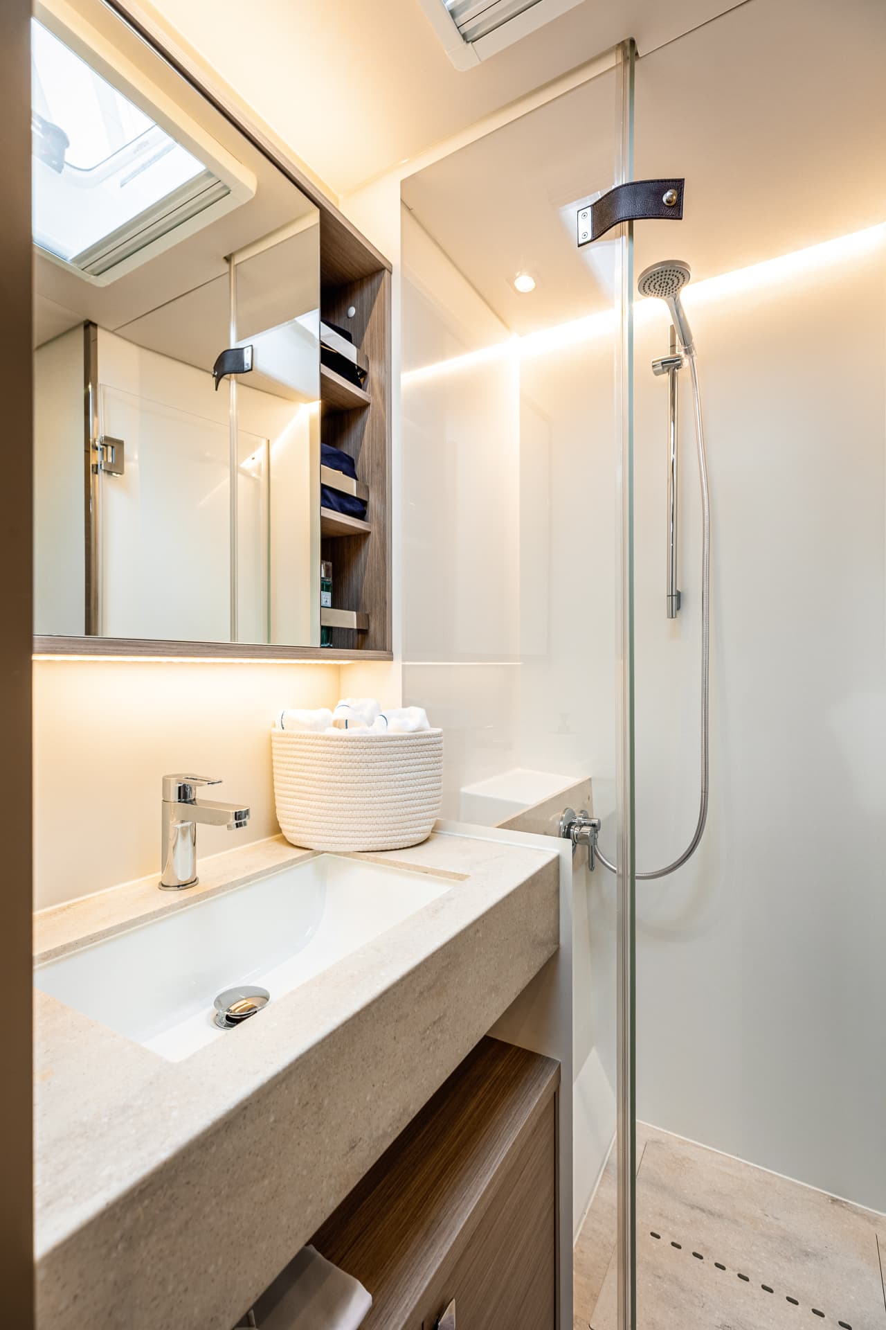 Lagoon 60 - photo 34