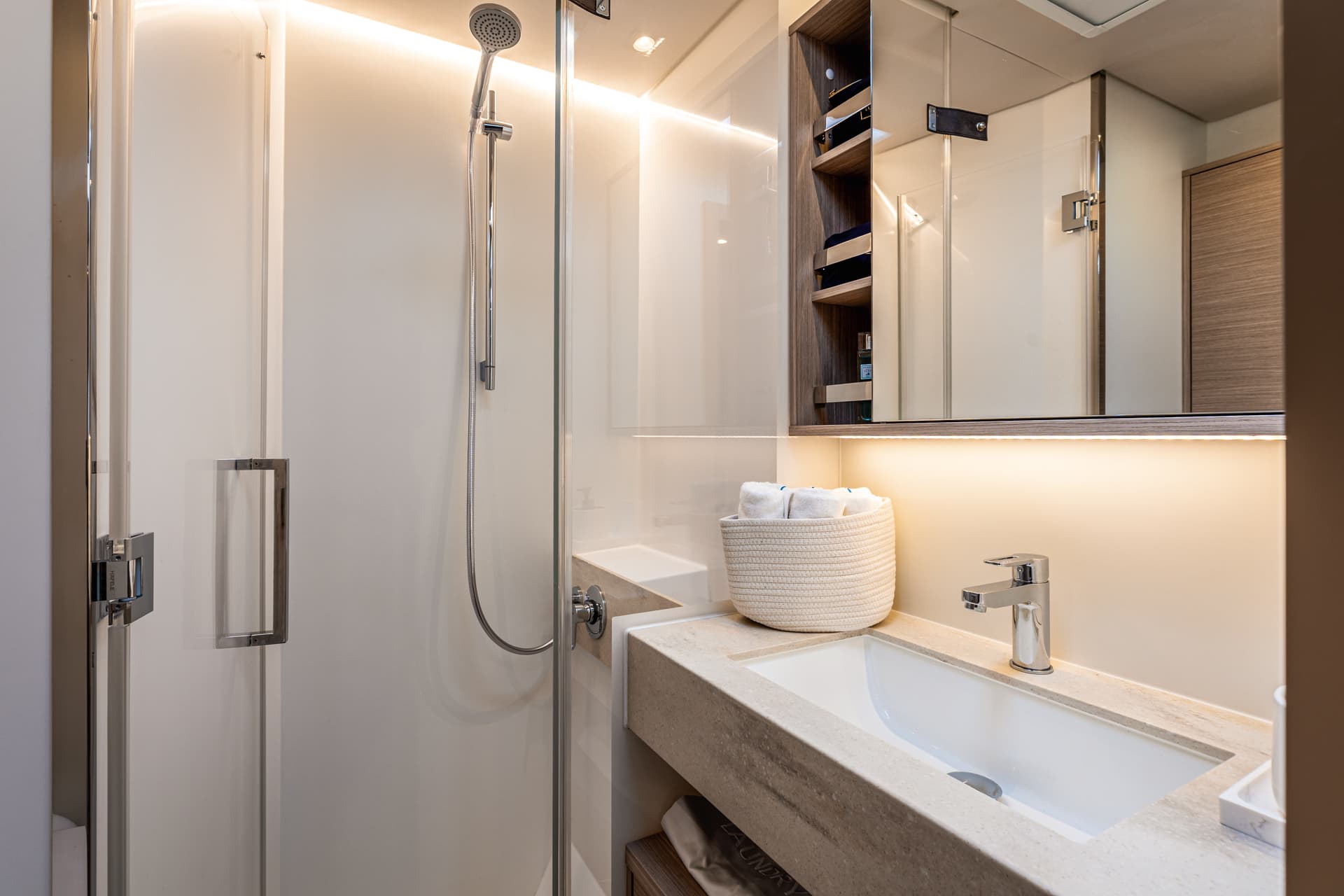 Lagoon 60 - photo 38