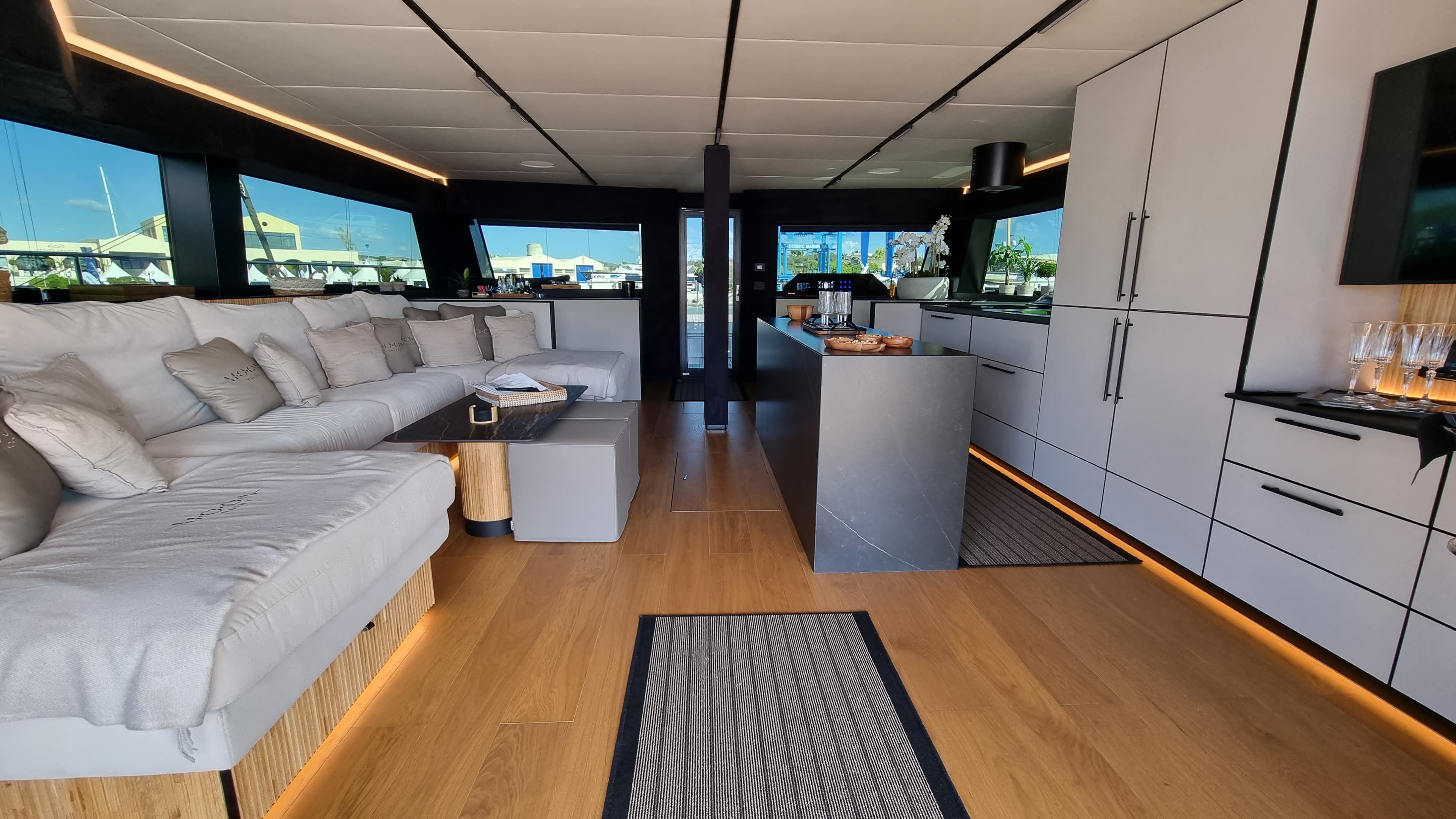 Moon Yacht 60 - photo 13