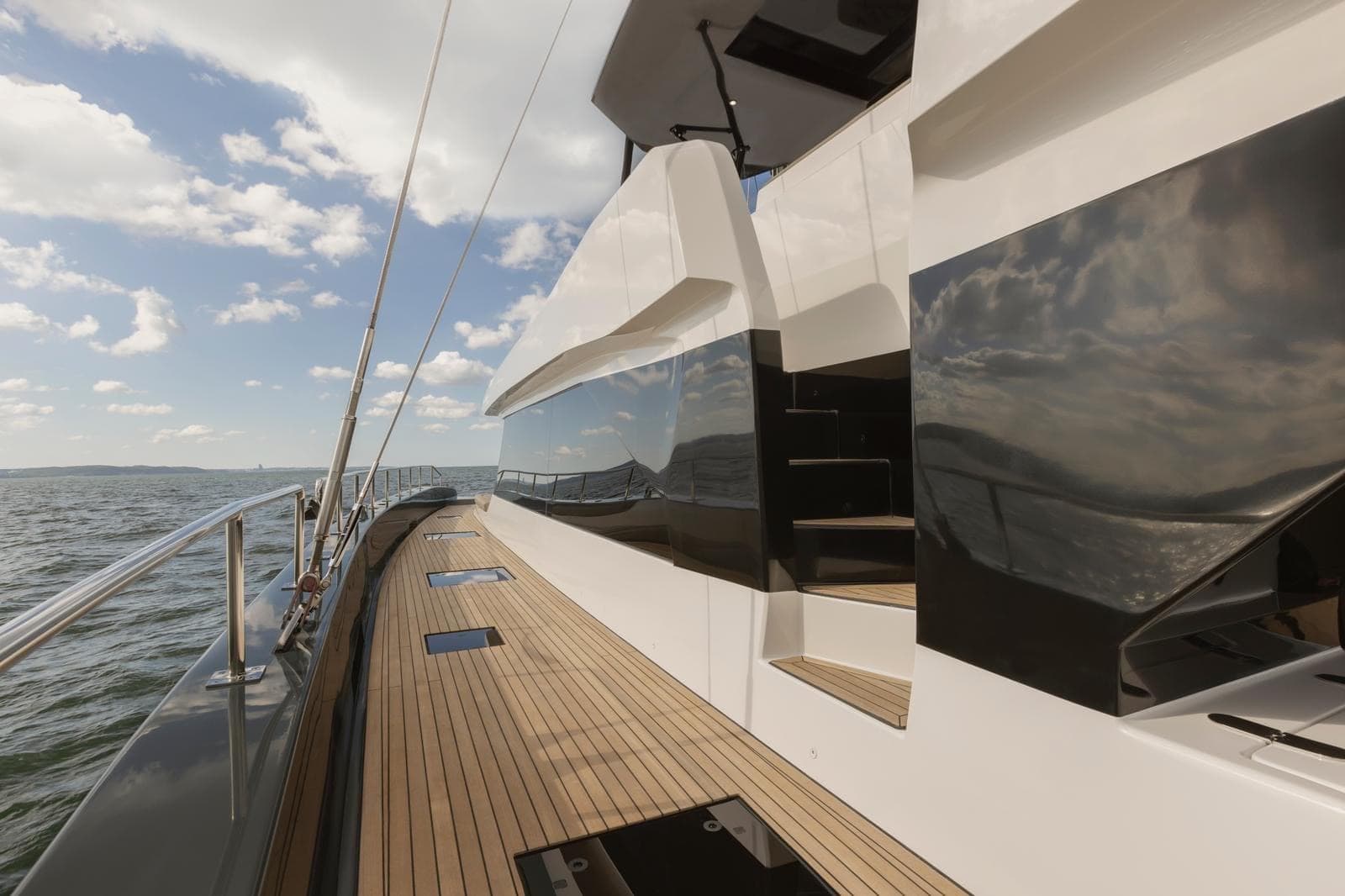 Moon Yacht 60 - photo 7