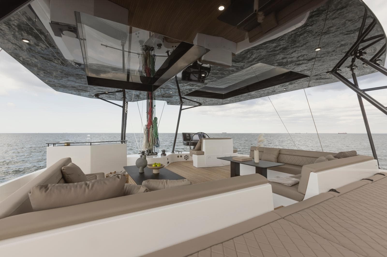 Moon Yacht 60 - photo 19