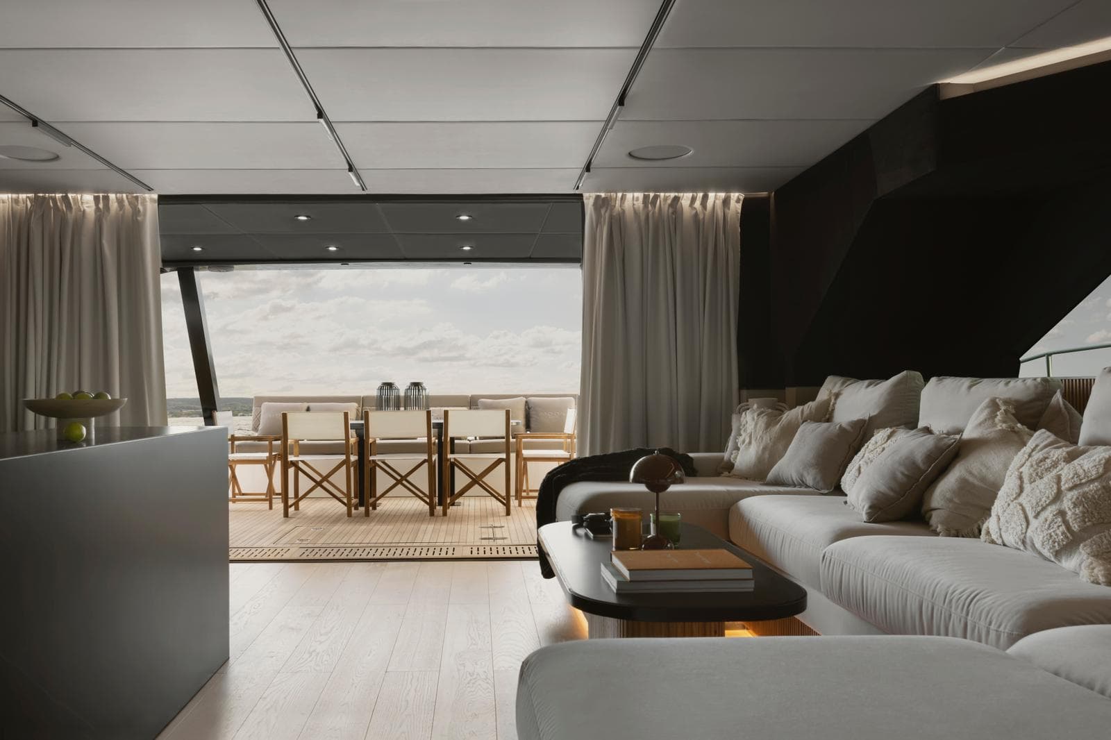 Moon Yacht 60 - photo 14