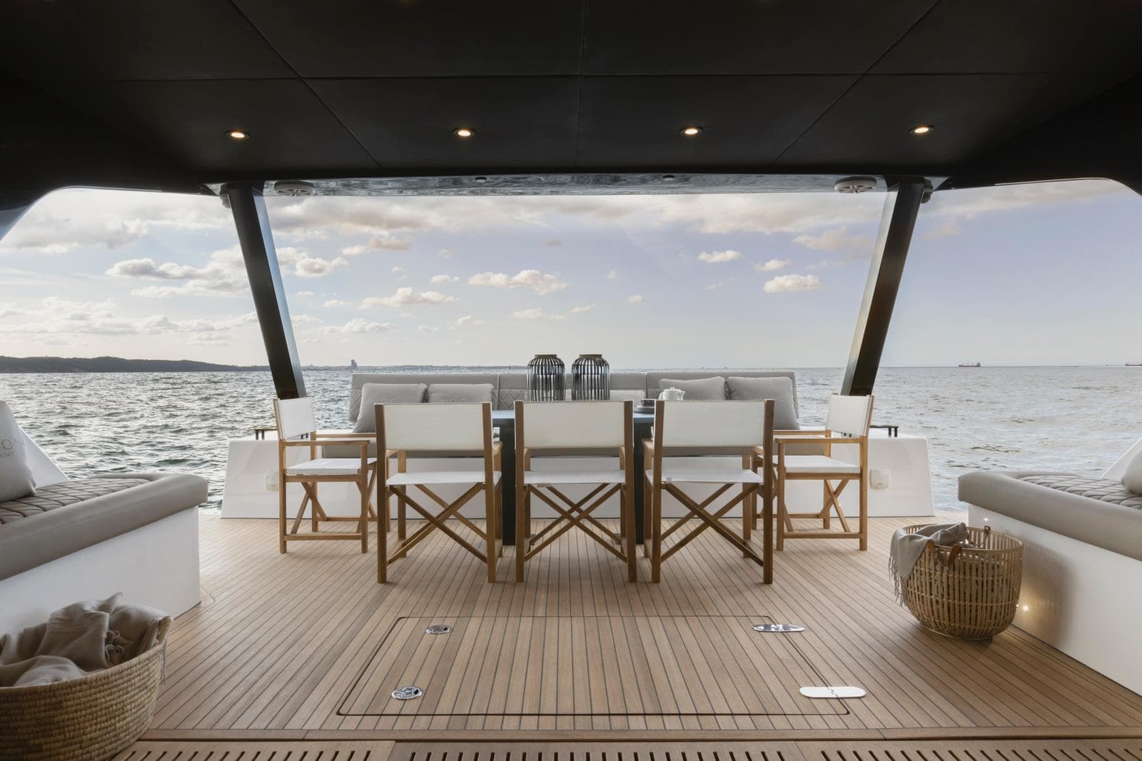 Moon Yacht 60 - photo 24