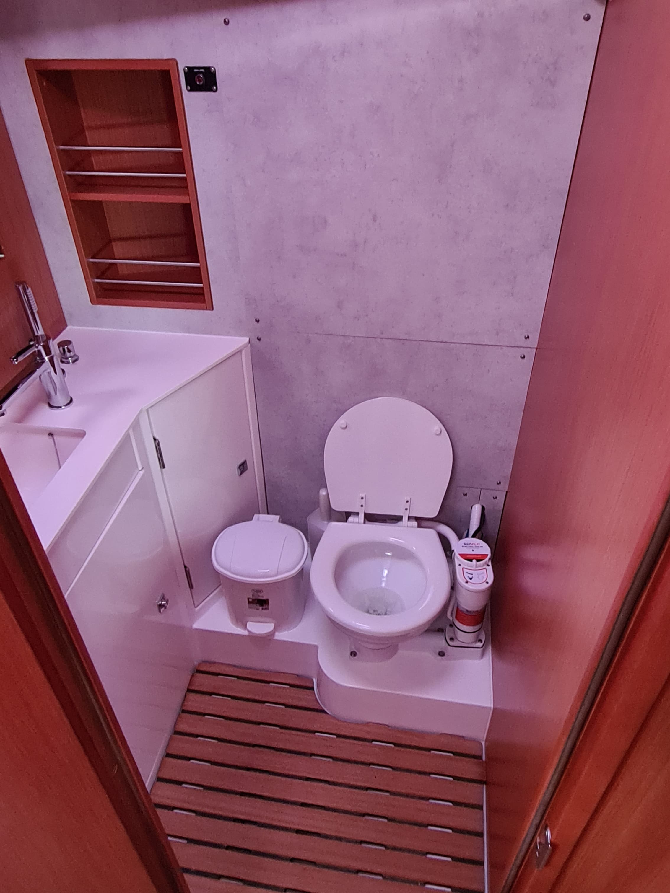 Bavaria C42 - photo 14