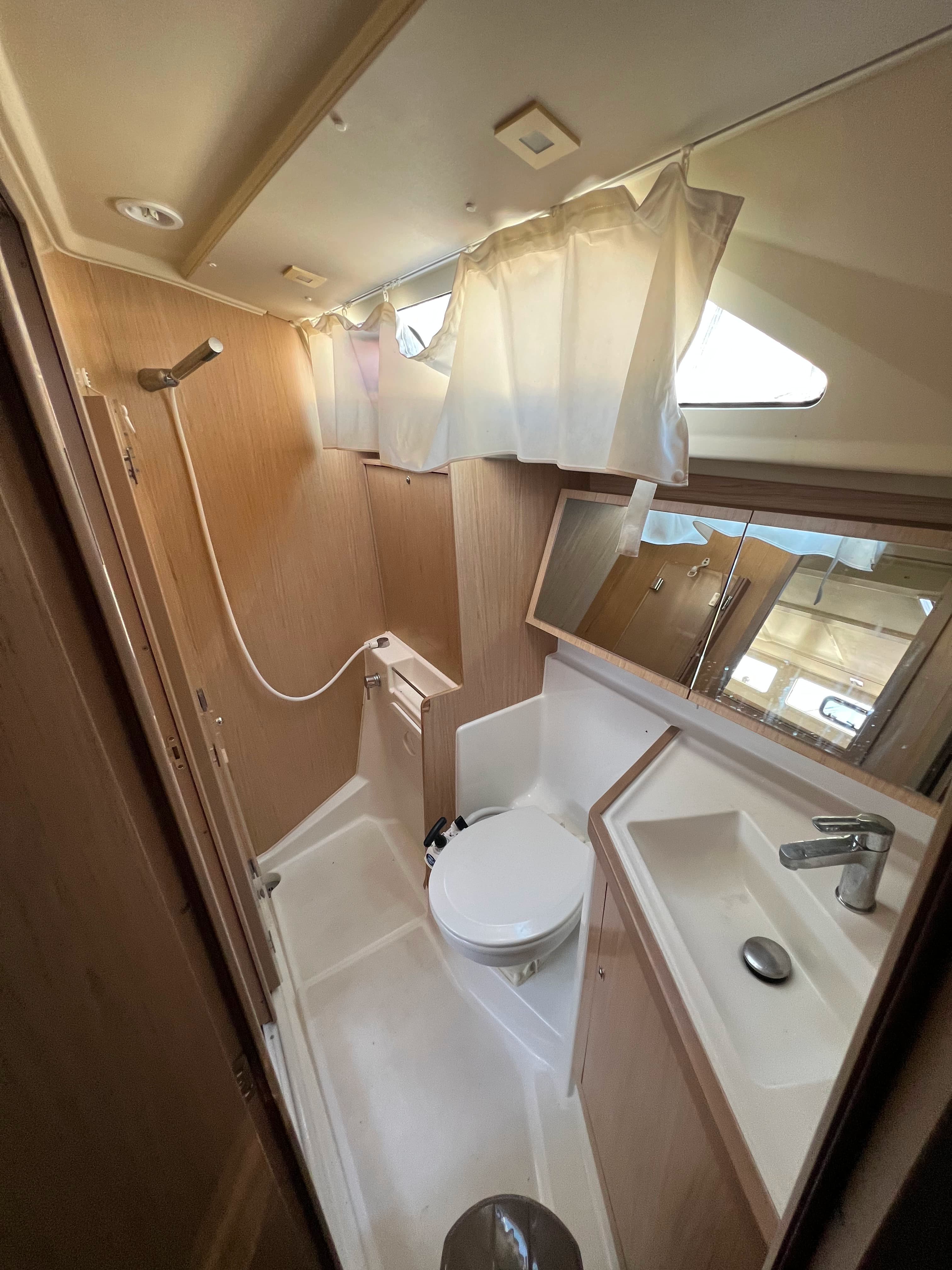 Oceanis 41.1 - photo 9