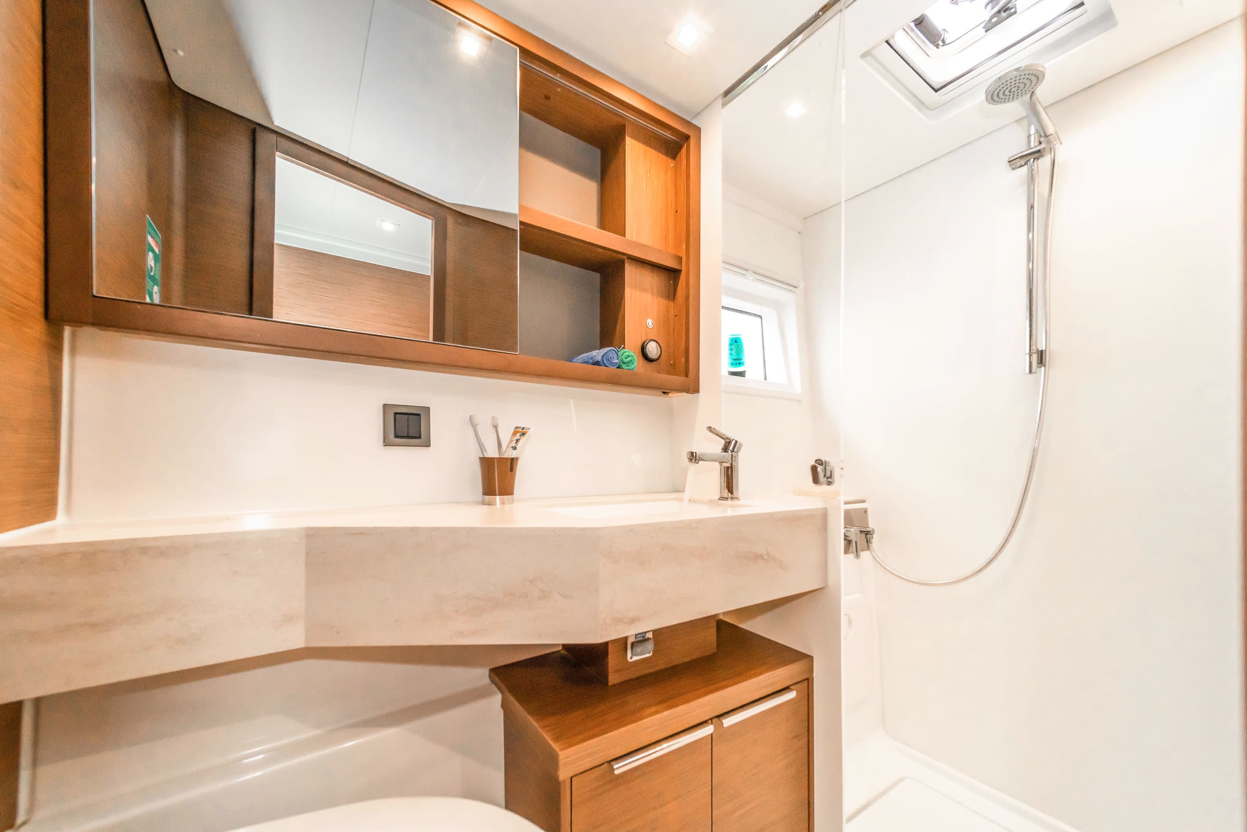 Lagoon 46  - photo 16