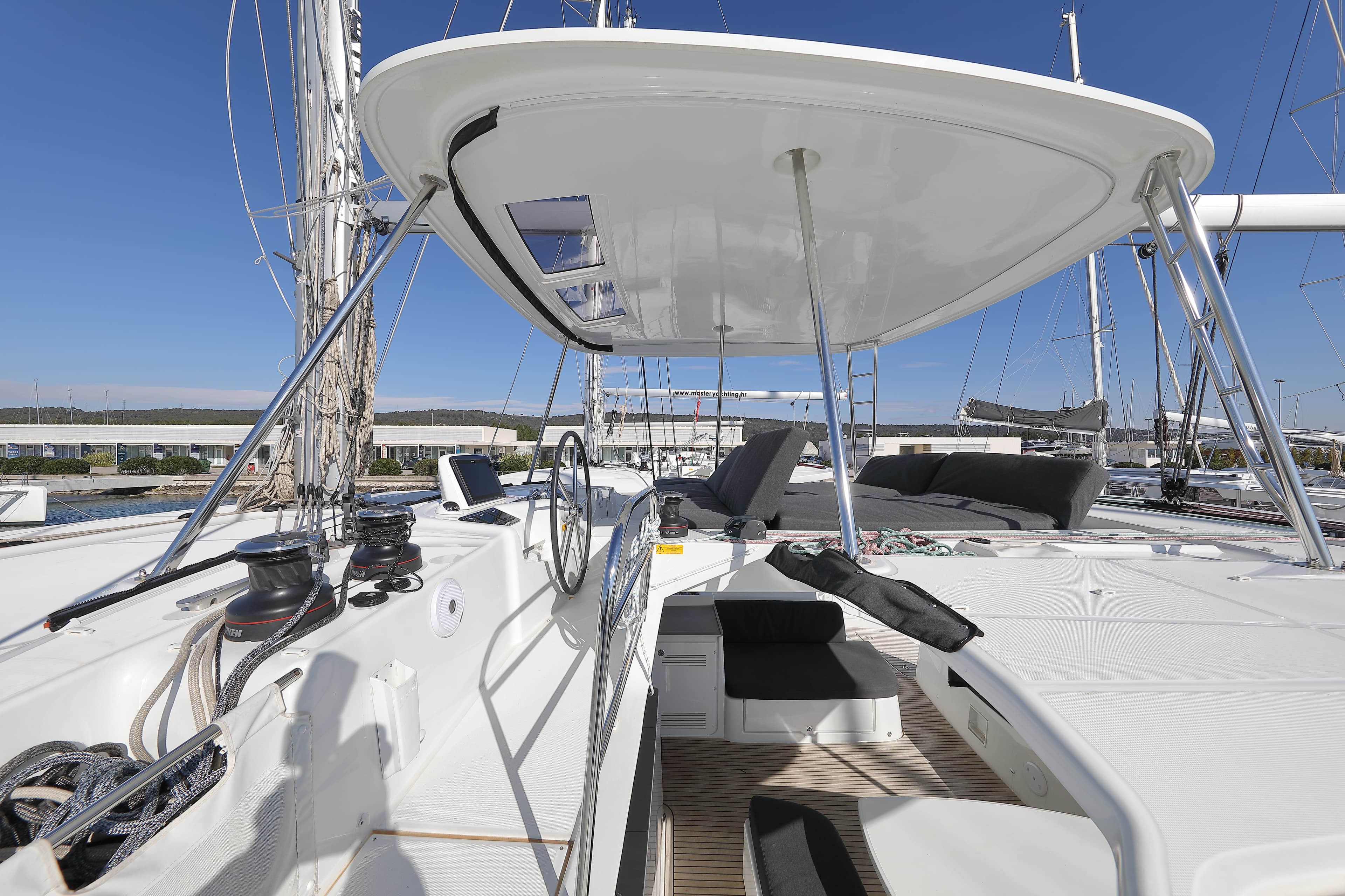 Lagoon 46  - photo 25