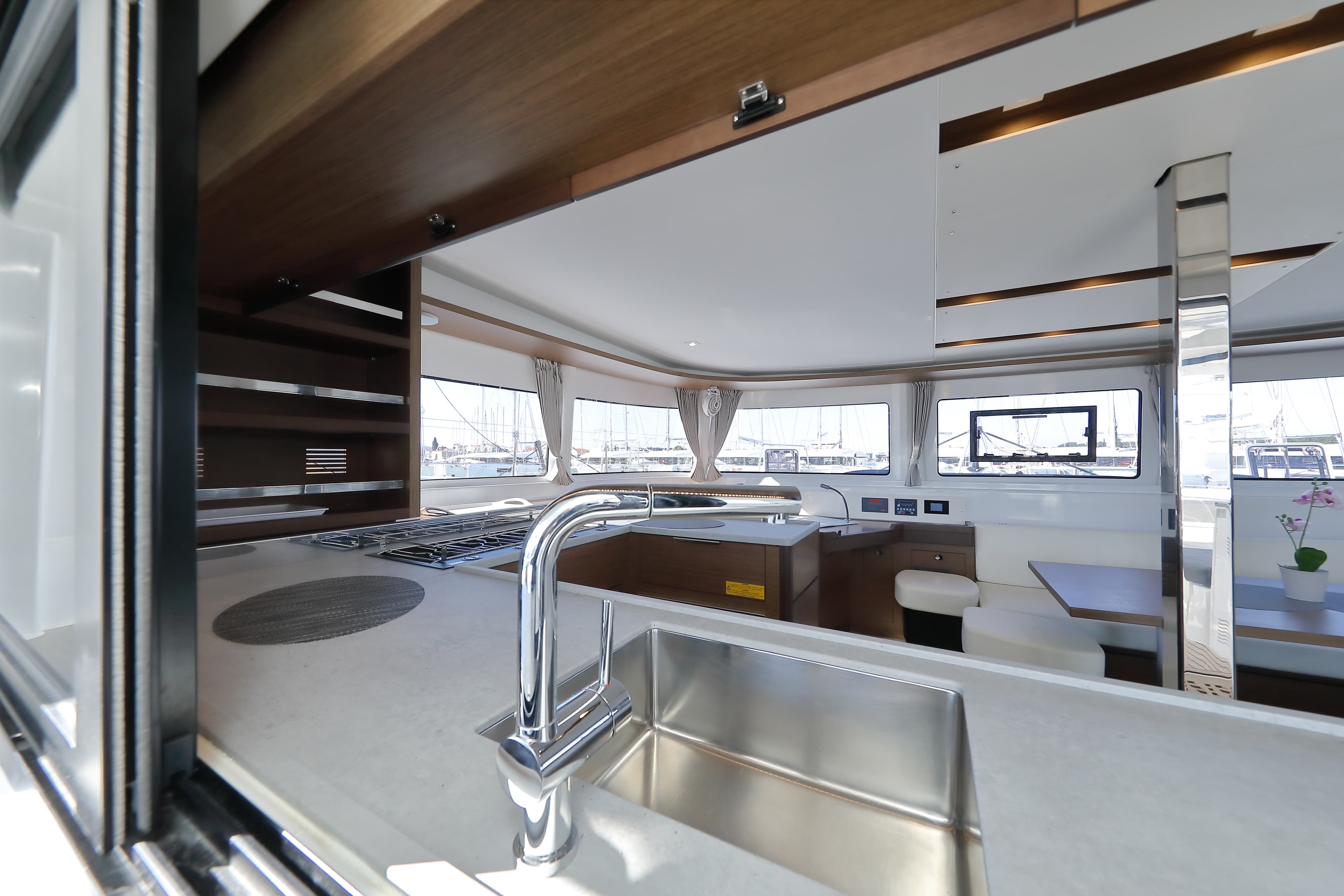 Lagoon 46  - photo 24