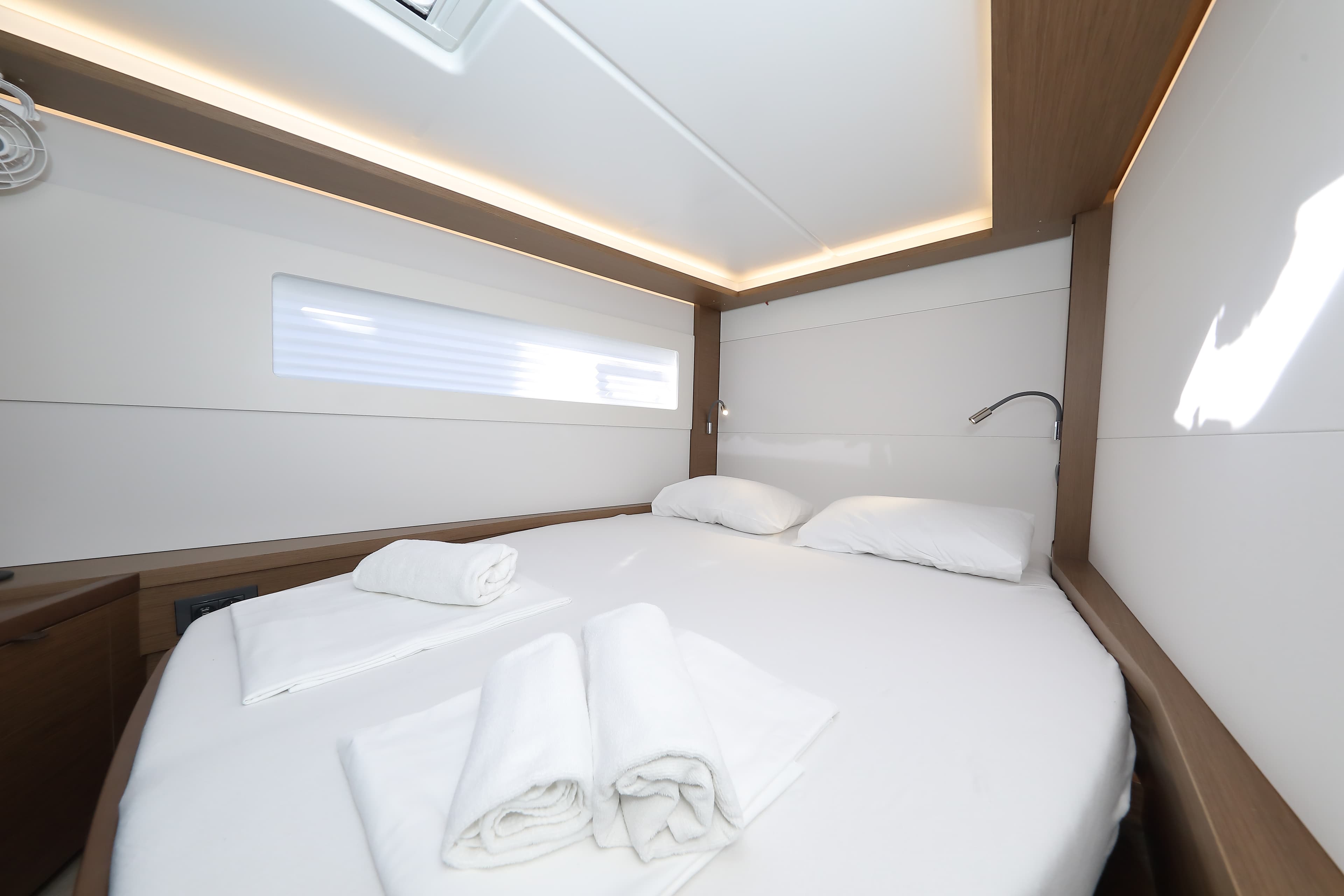 Lagoon 46  - photo 8