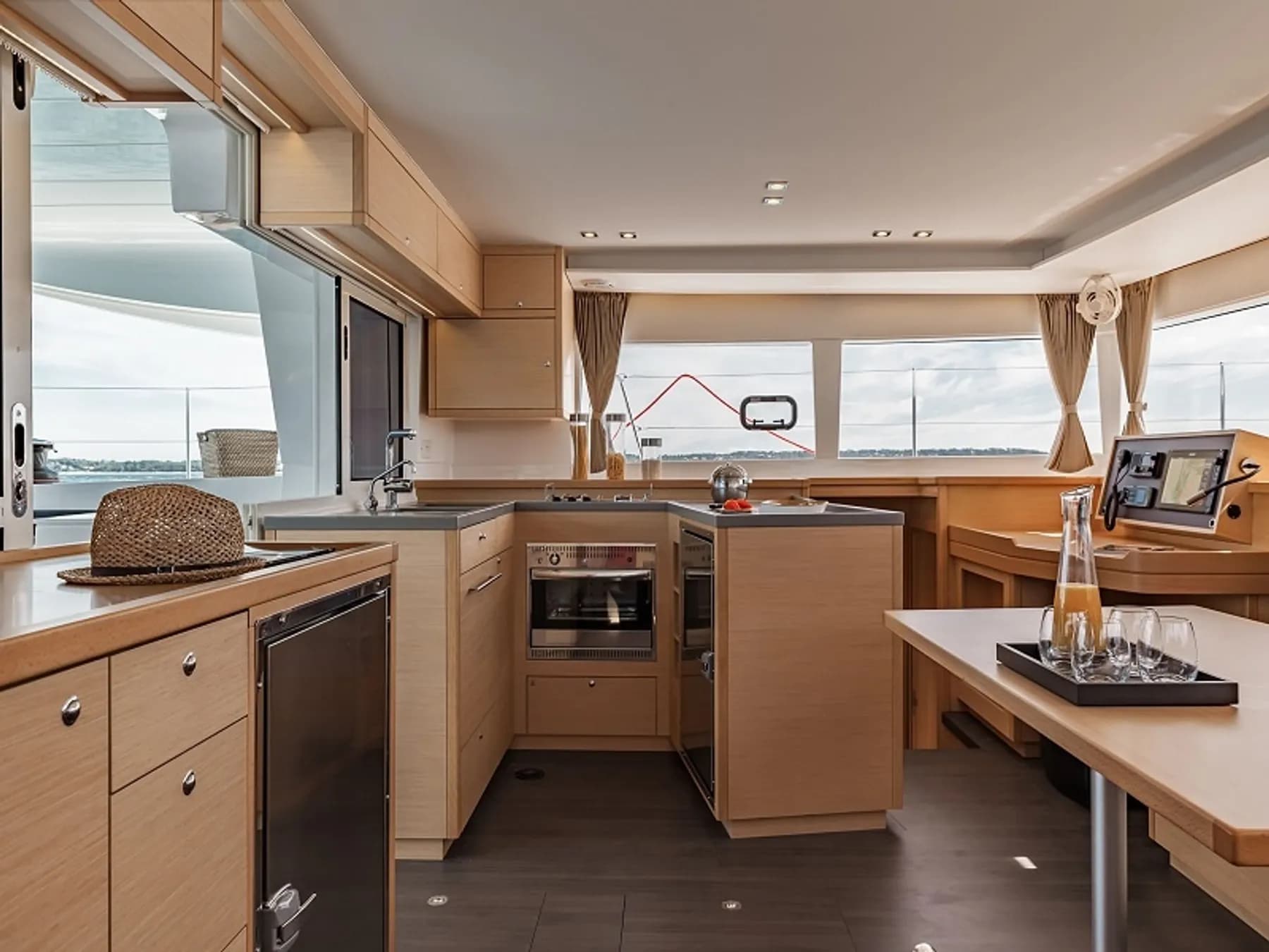 Lagoon 450 Fly - photo 16