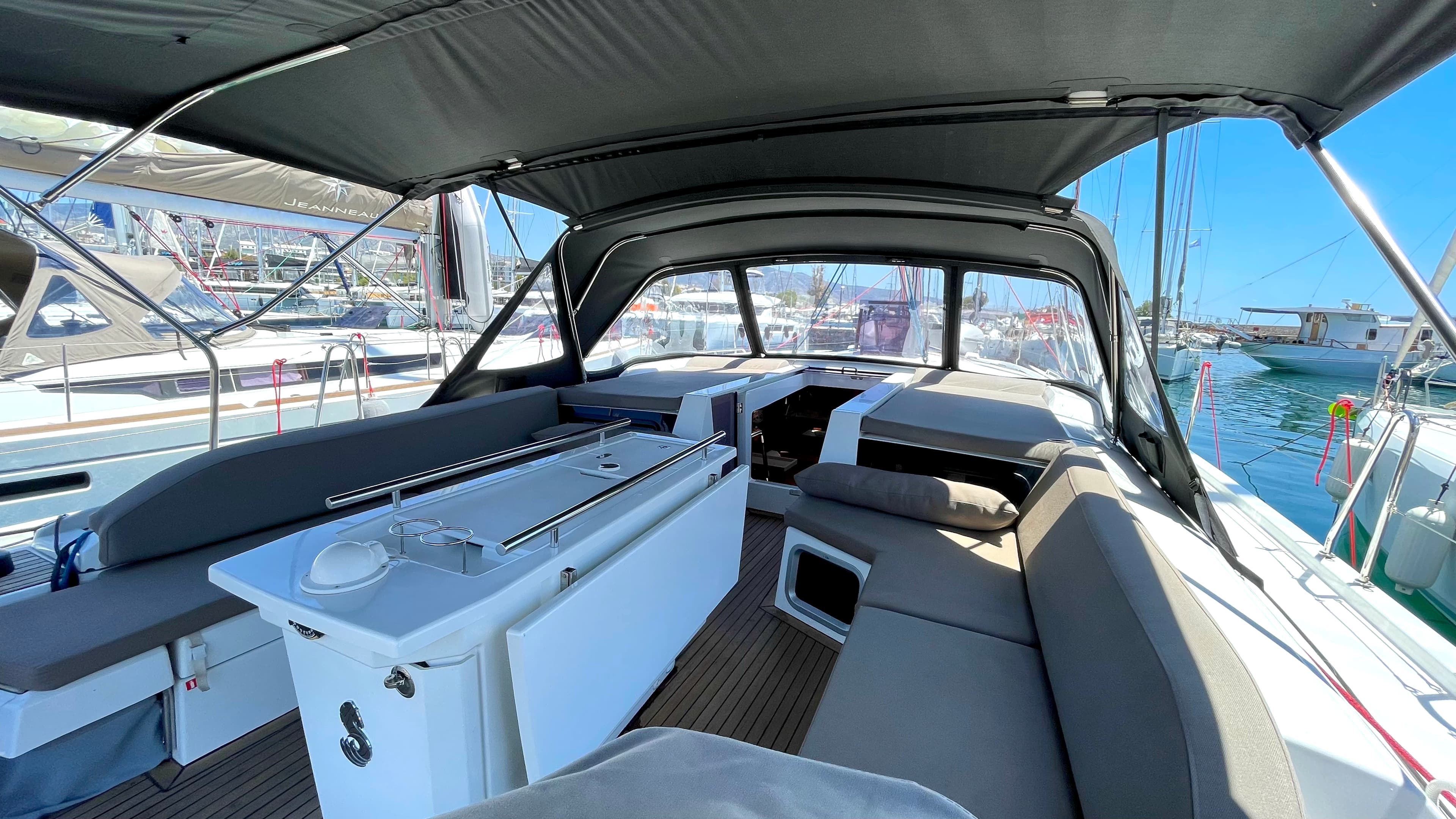 Oceanis 51.1 - photo 4