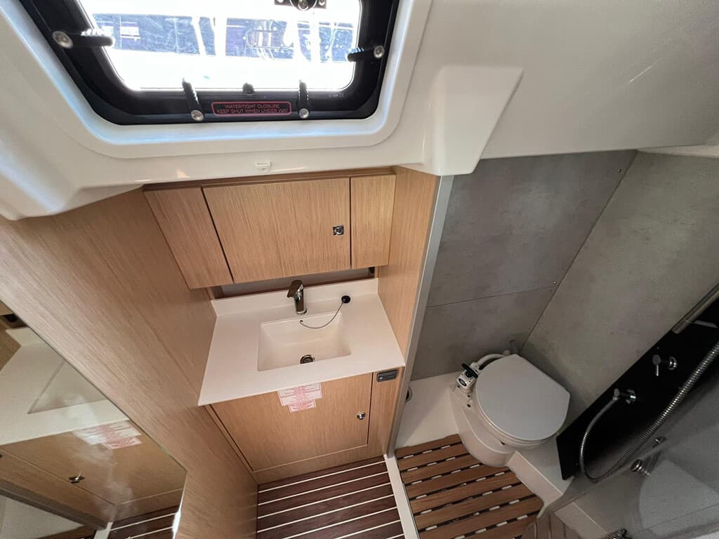 Bavaria C38 - photo 9