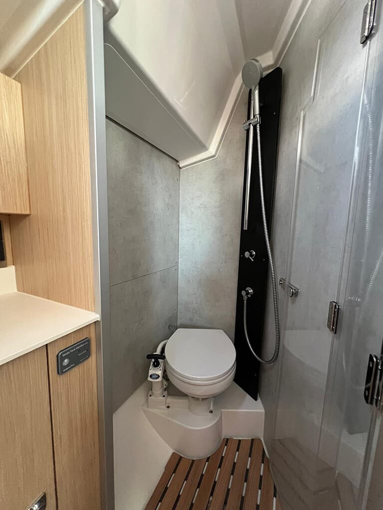 Bavaria C38 - photo 8