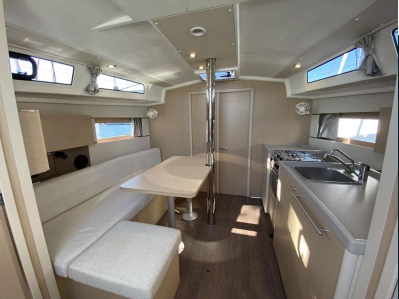 Oceanis 38.1 - photo 11