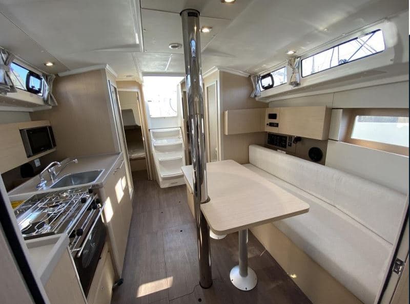 Oceanis 38.1 - photo 19