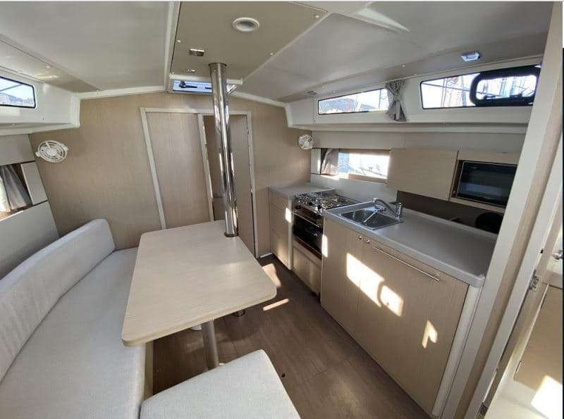 Oceanis 38.1 - photo 8