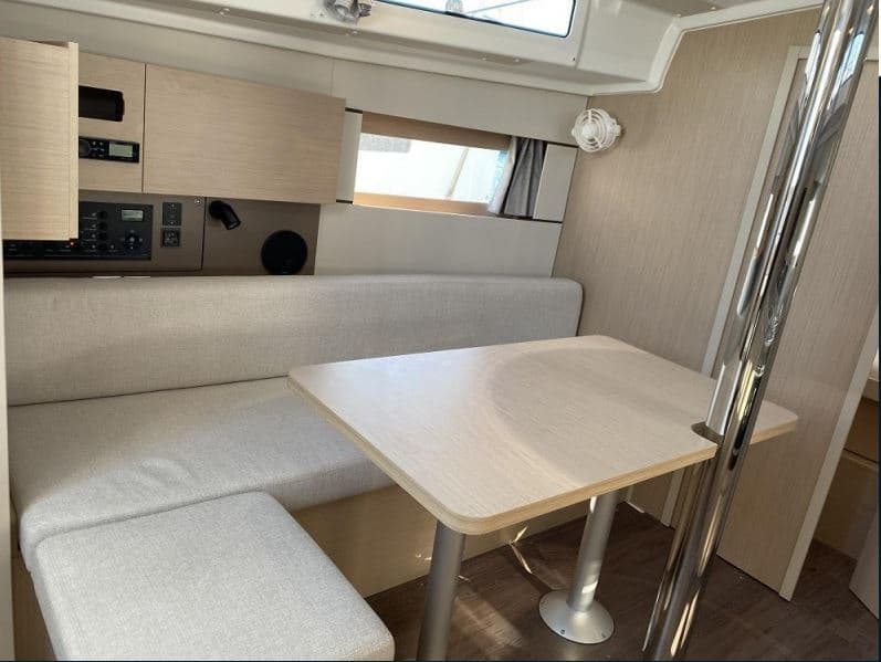 Oceanis 38.1 - photo 13