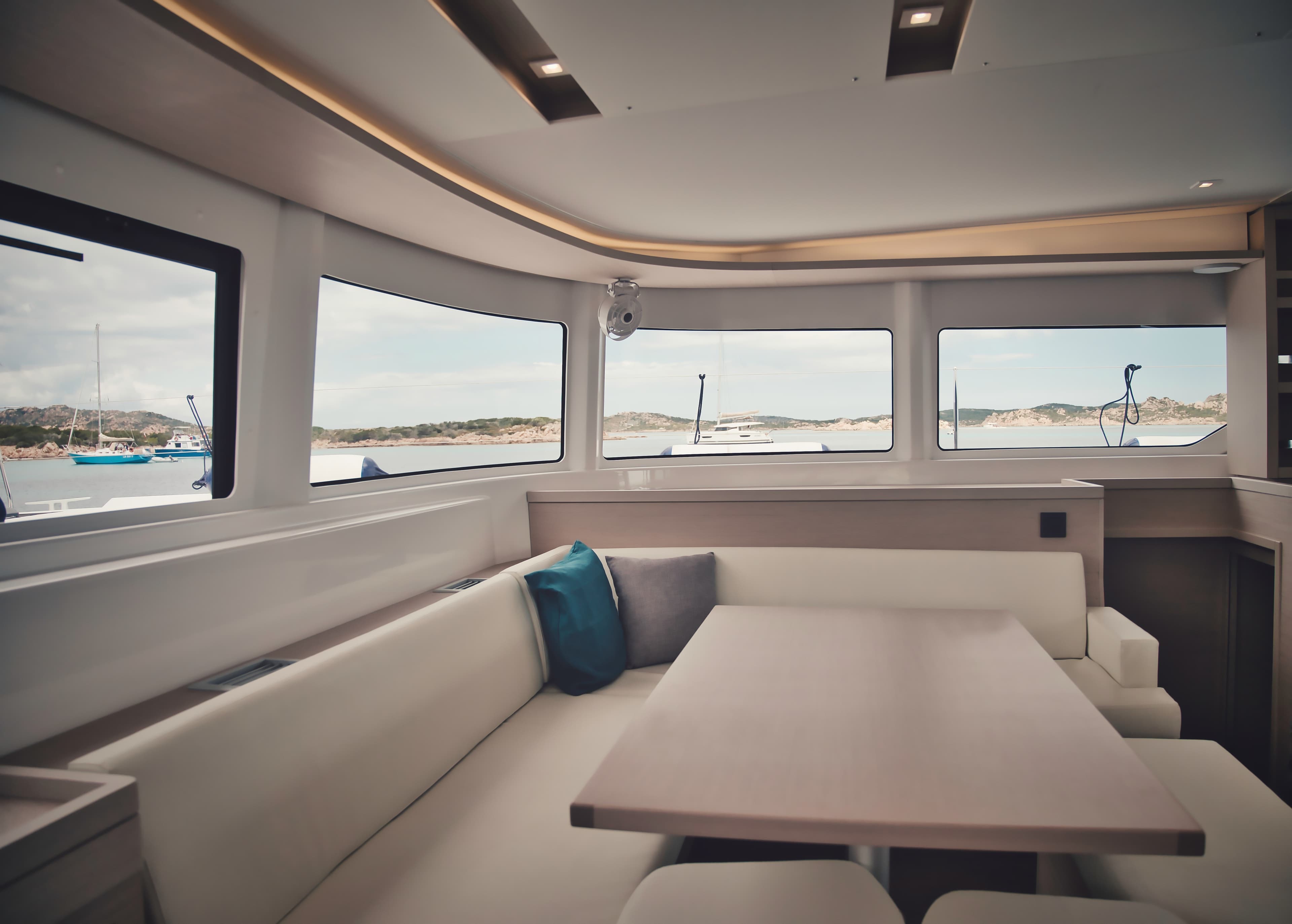 Lagoon 46  - photo 8