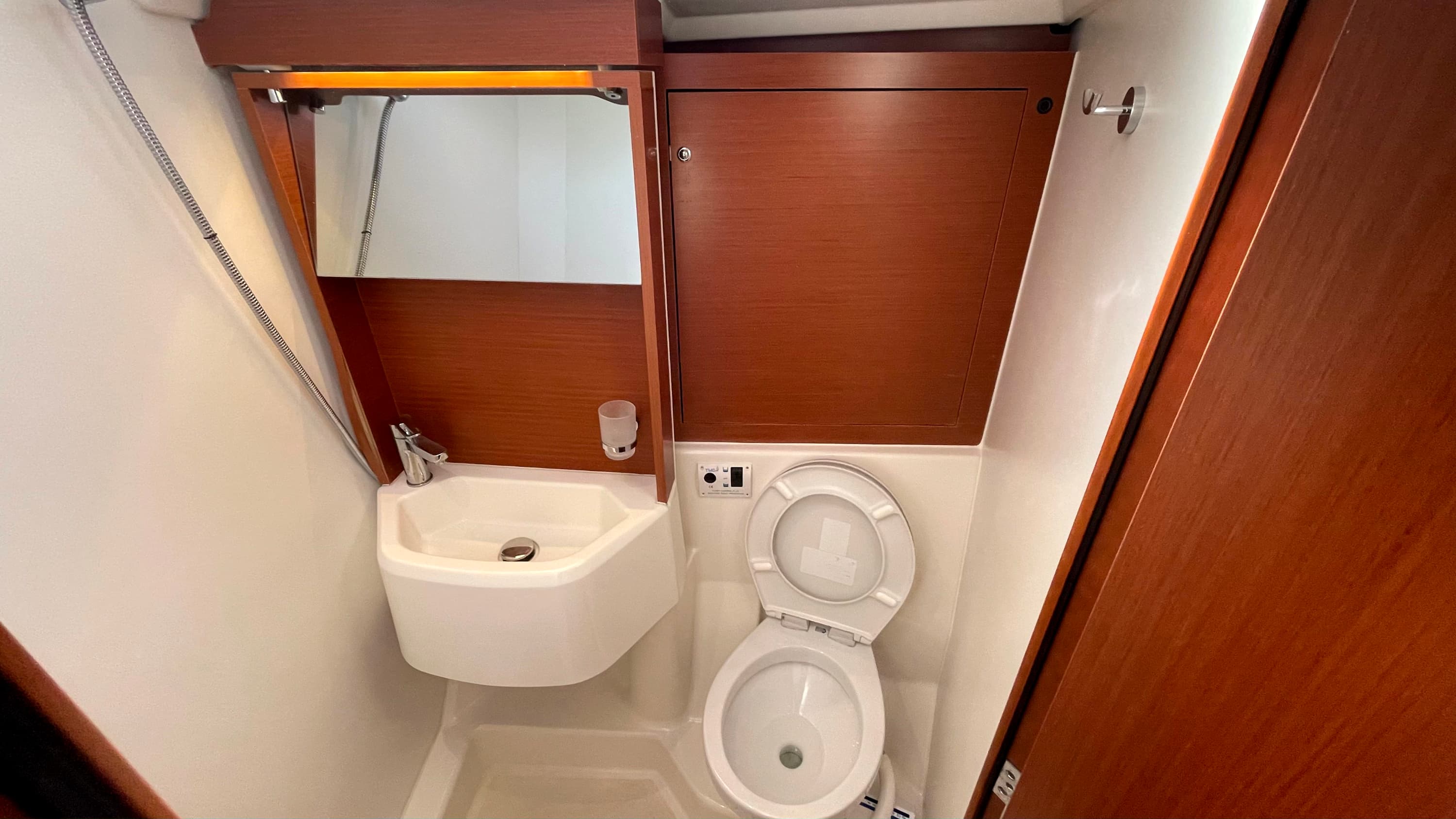 Oceanis 51.1 - photo 12