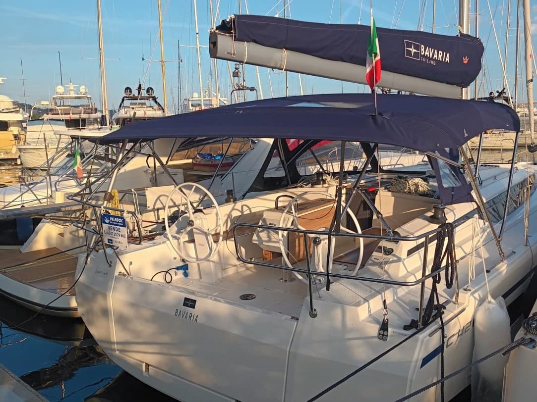 Bavaria C42 - photo