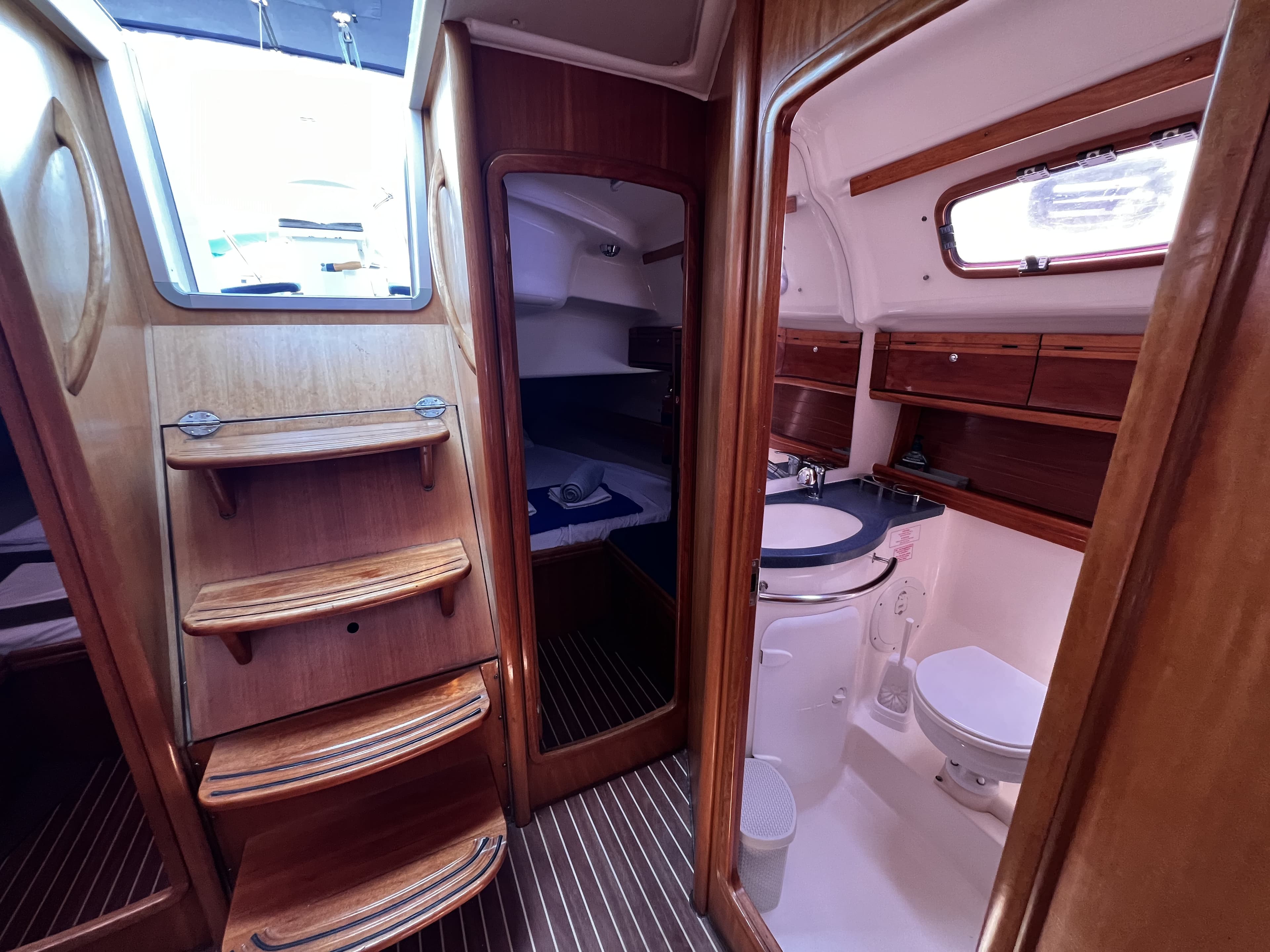 Bavaria C38 - photo 10