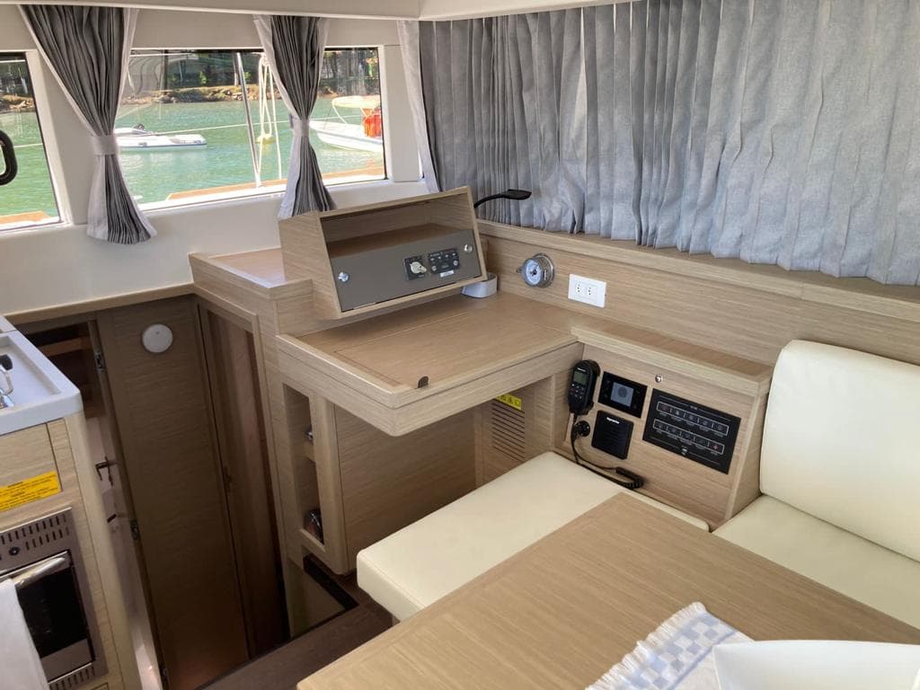 Lagoon 40 - photo 16