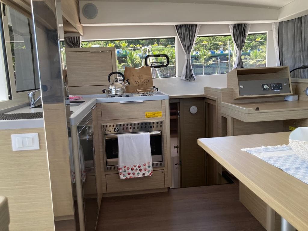 Lagoon 40 - photo 12