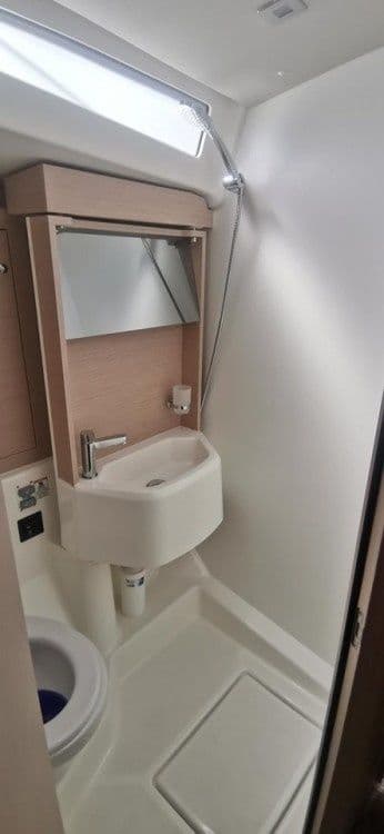 Oceanis 51.1 - photo 4