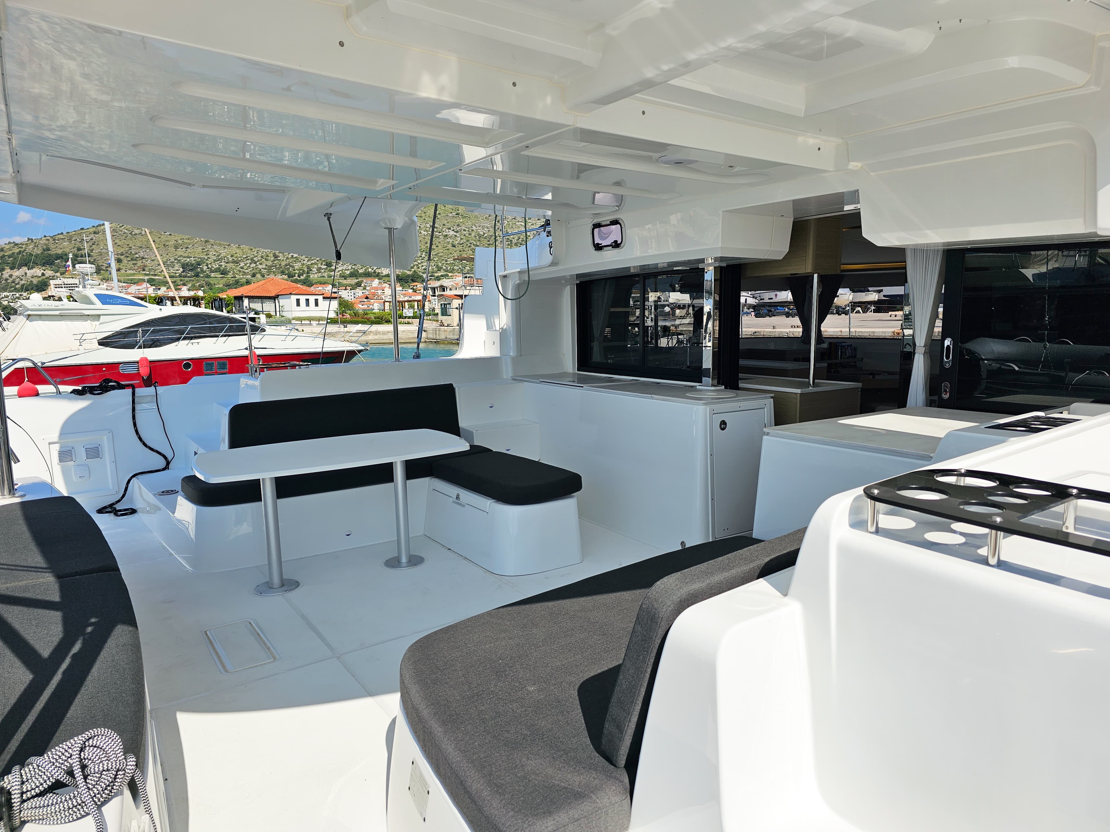 Lagoon 46  - photo 6