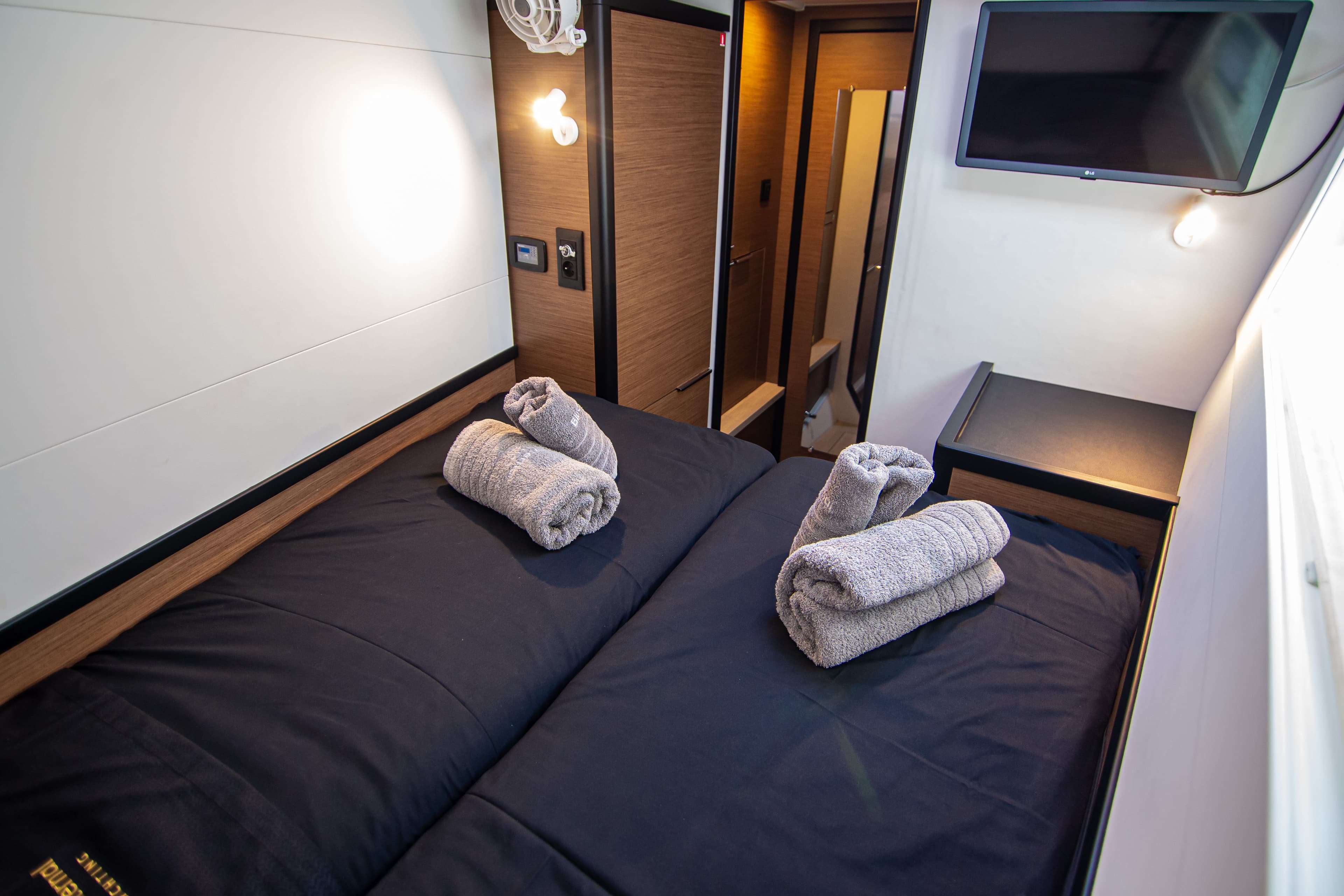 Lagoon 40 - photo 19