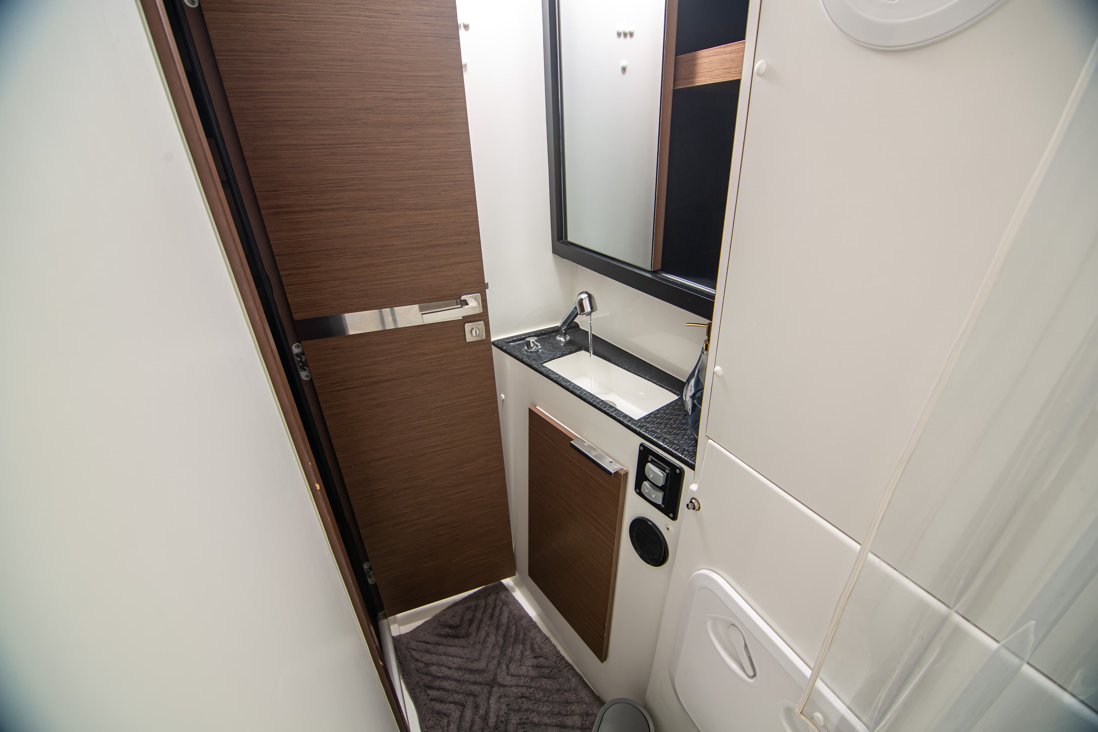 Lagoon 40 - photo 29