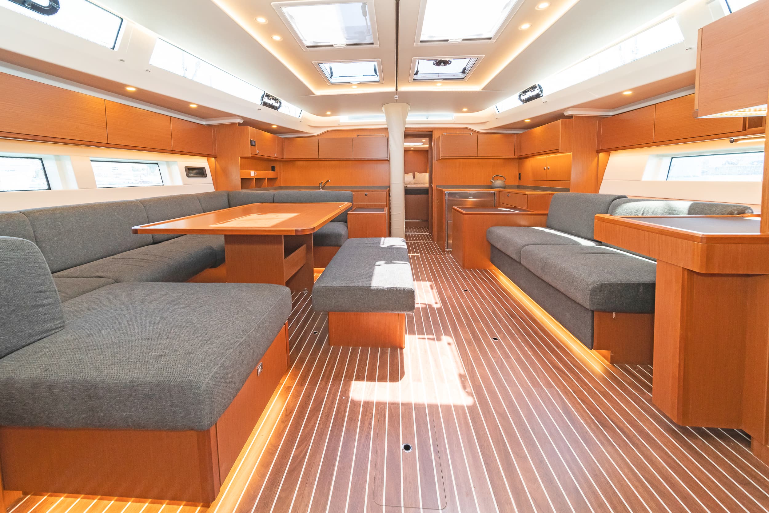 Bavaria C57 - photo 5