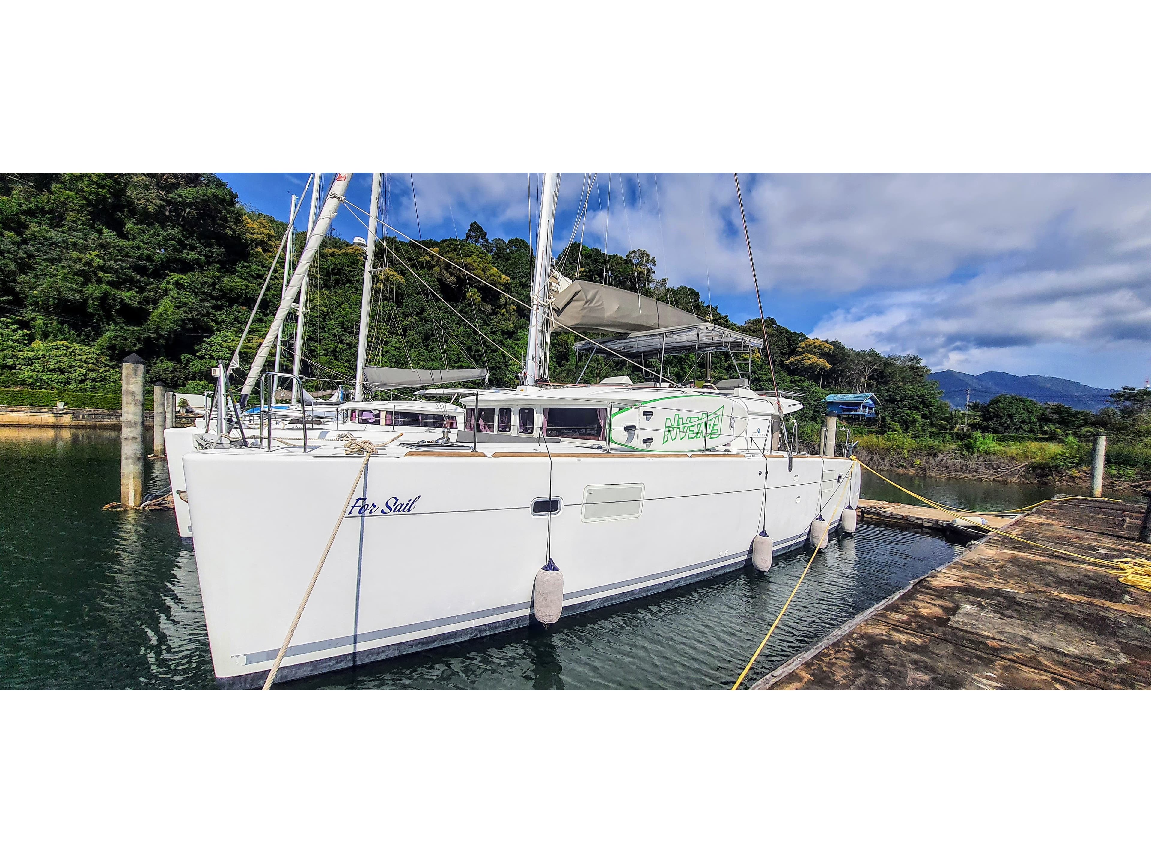 Lagoon 450 Fly - photo