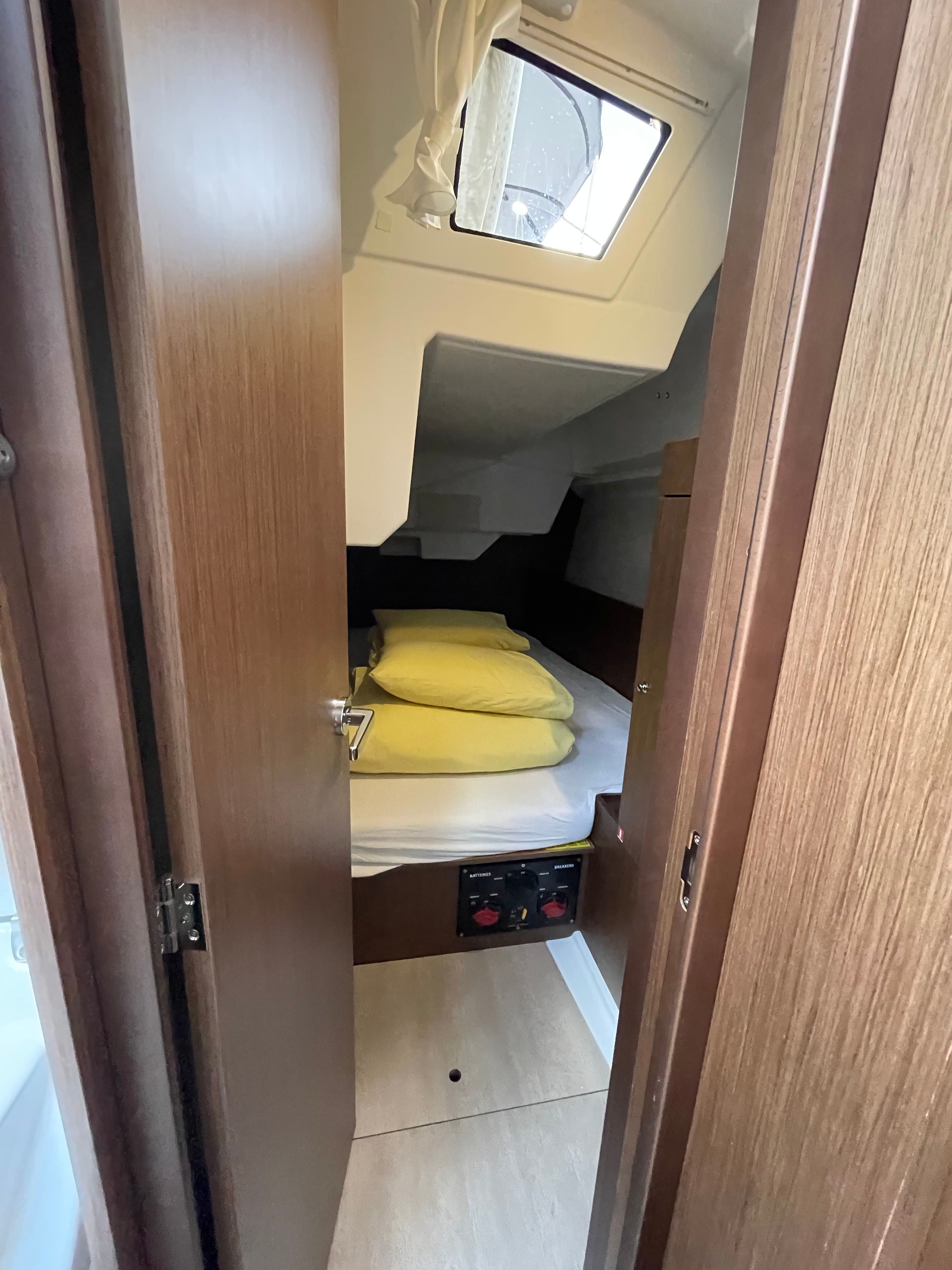 Oceanis 38.1 - photo 10