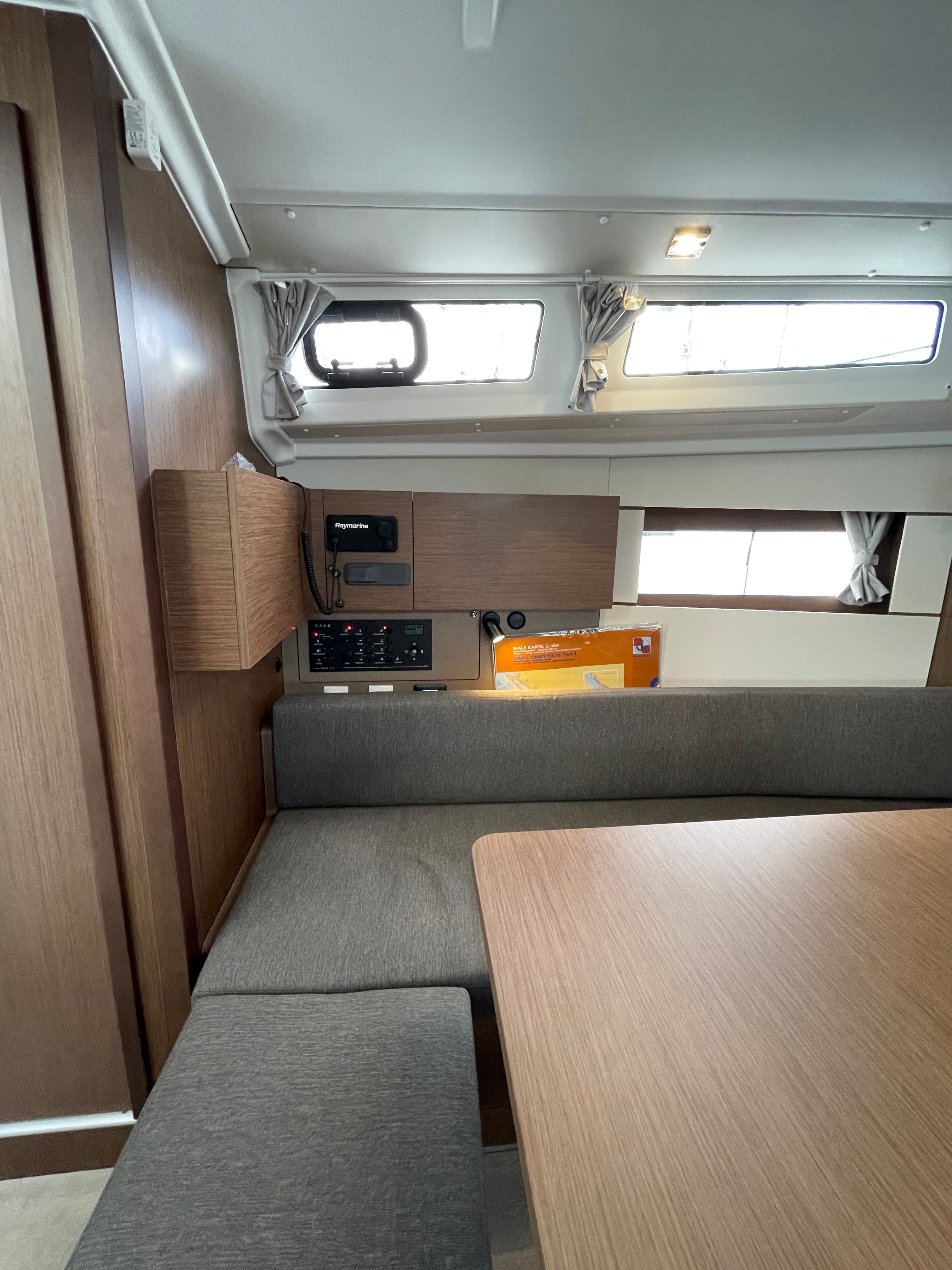 Oceanis 38.1 - photo 19