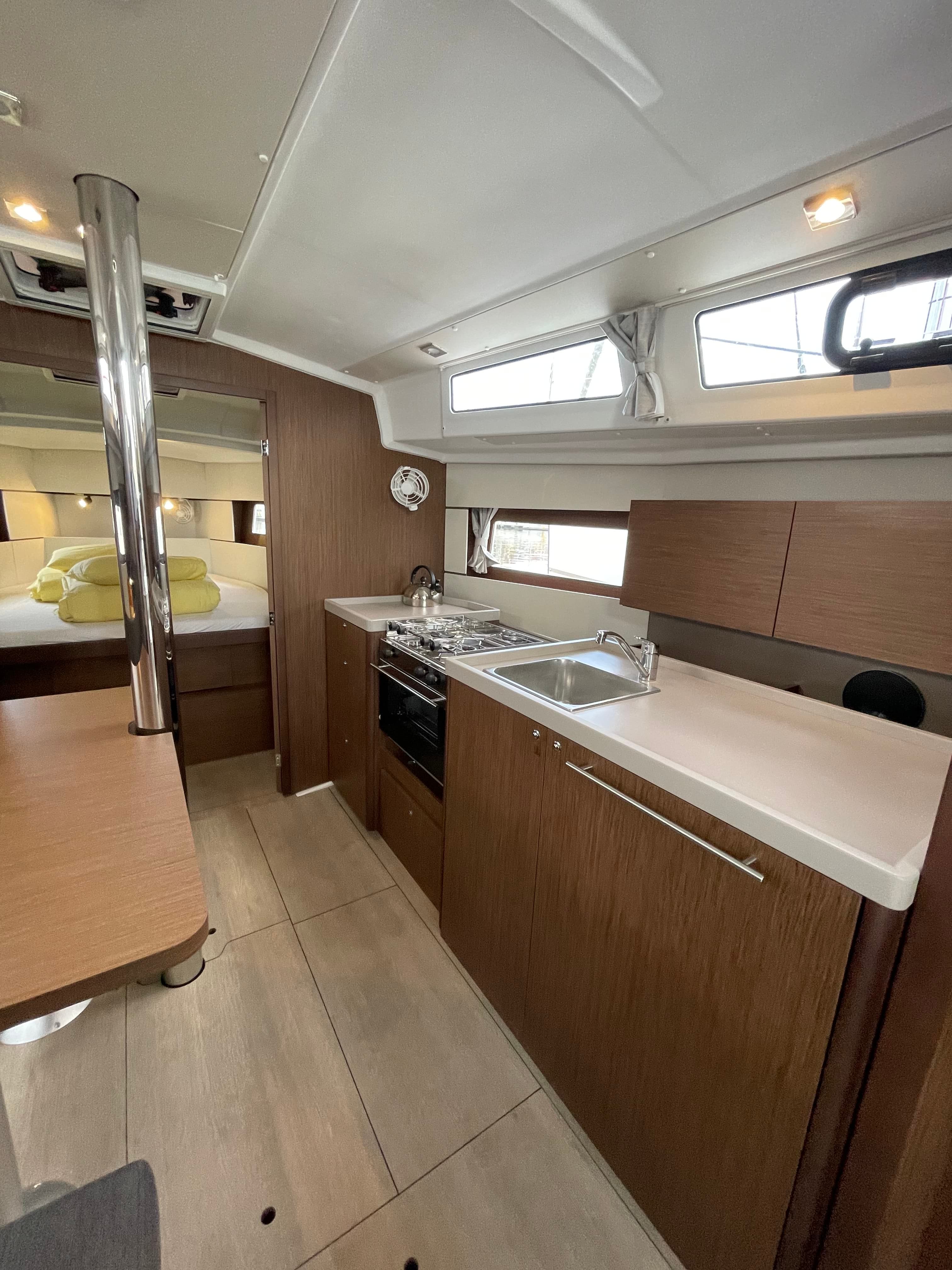 Oceanis 38.1 - photo 13