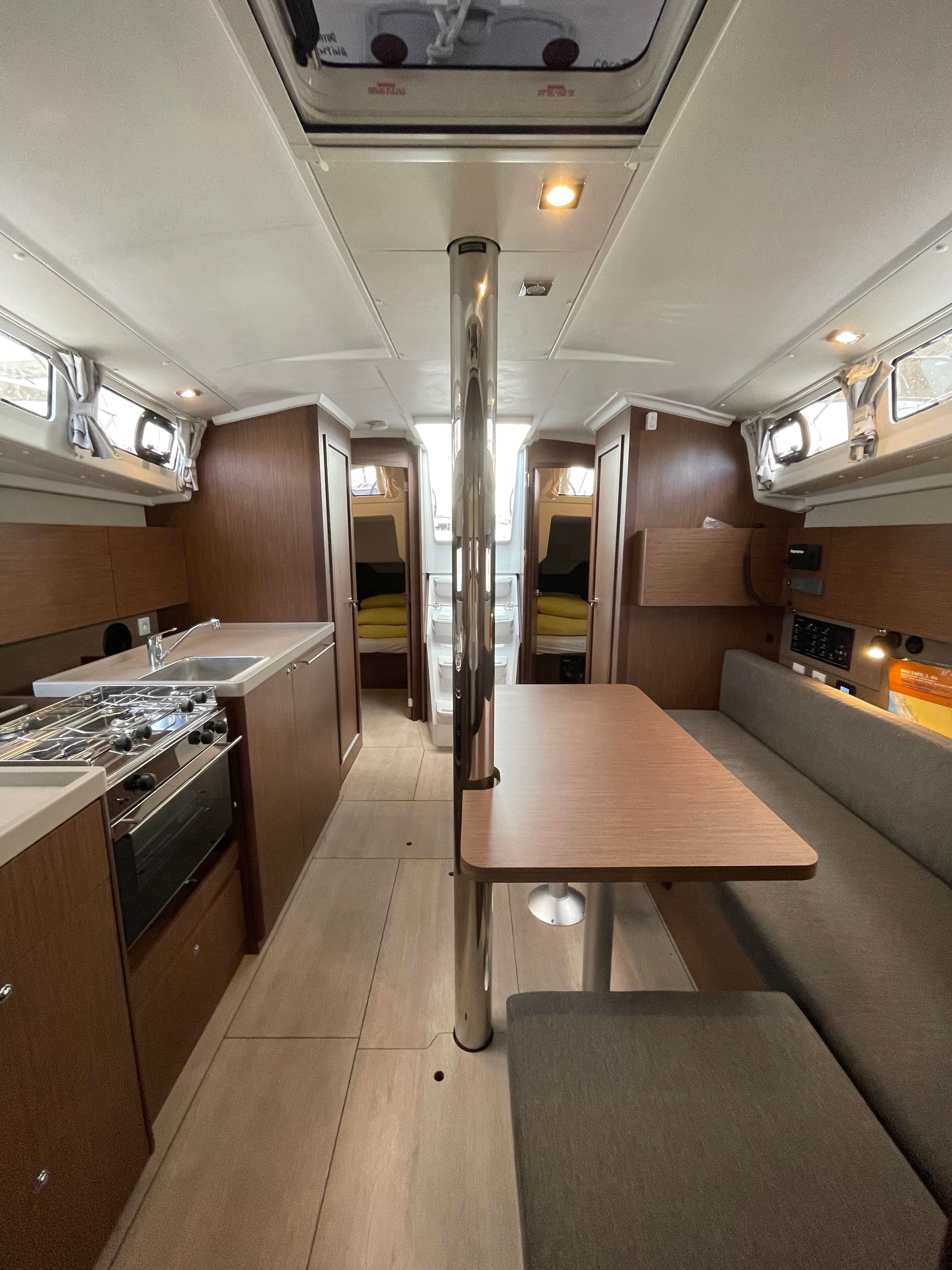 Oceanis 38.1 - photo 17