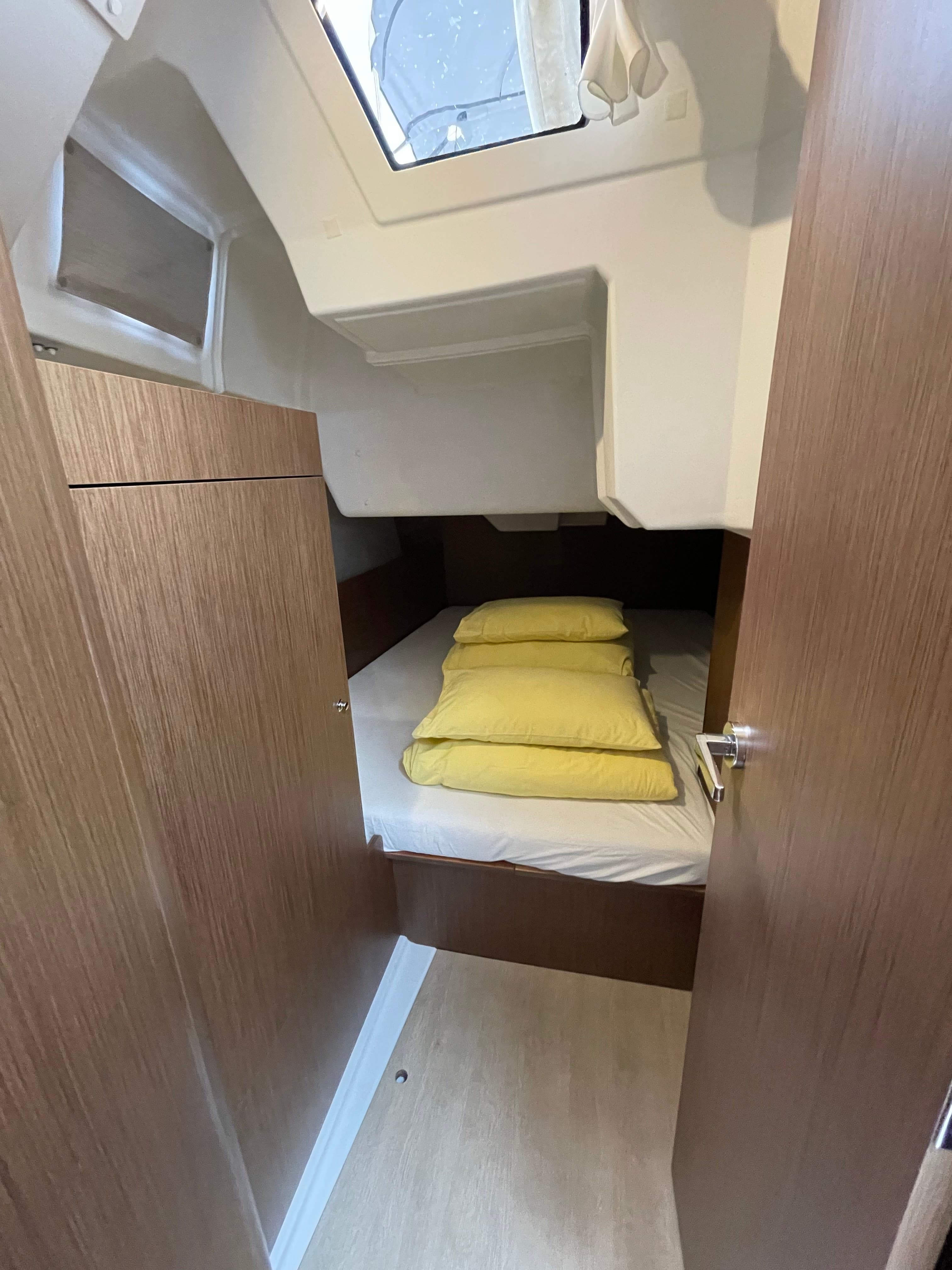 Oceanis 38.1 - photo 12