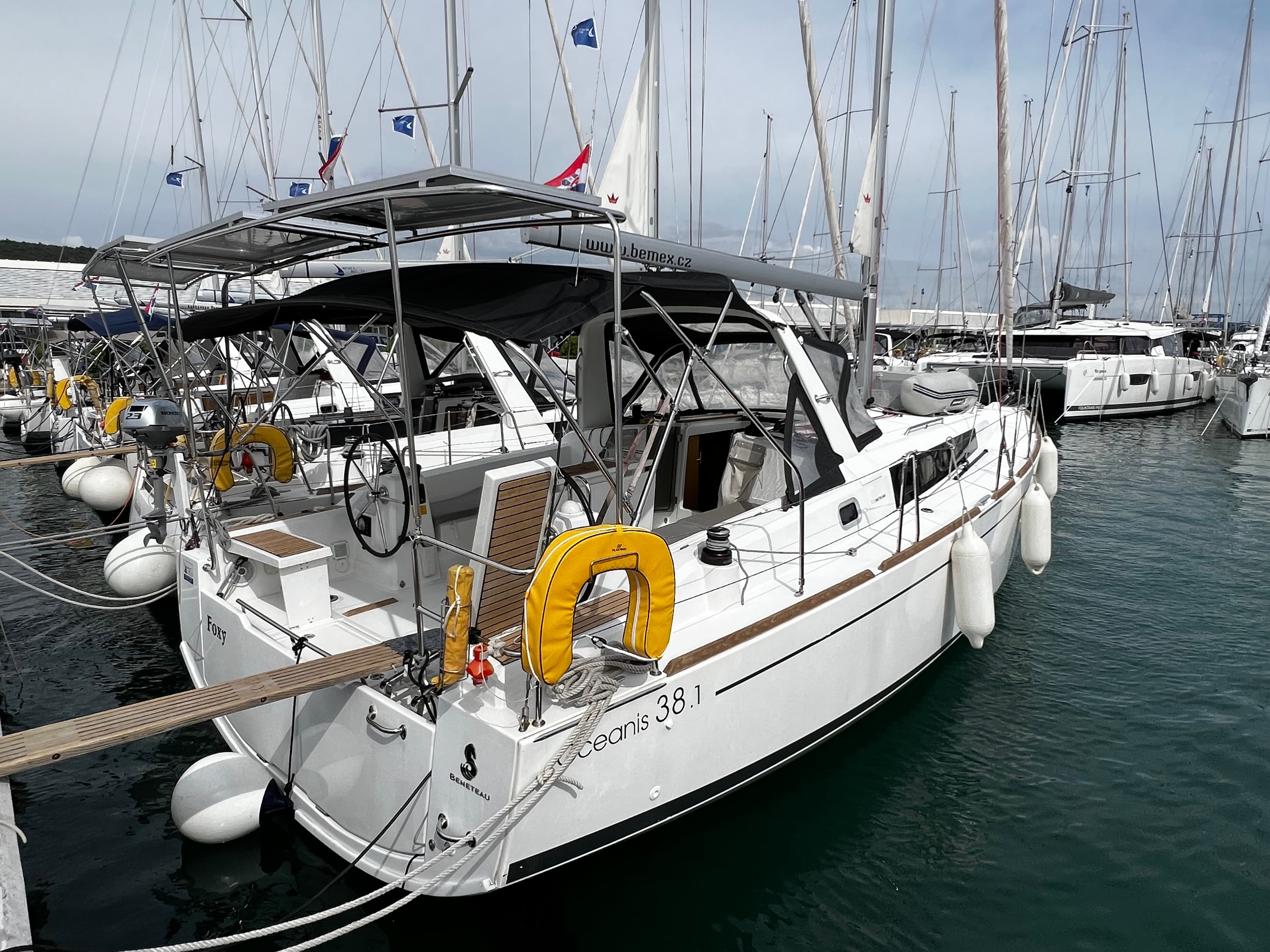 Oceanis 38.1 - photo