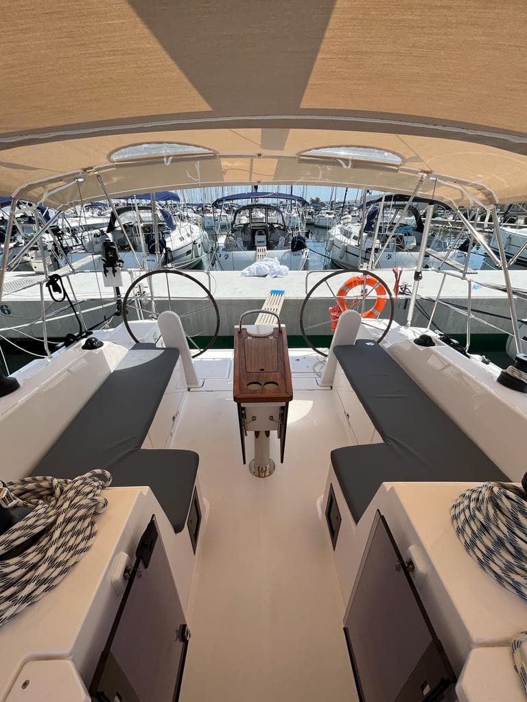 Bavaria C42 - photo 8