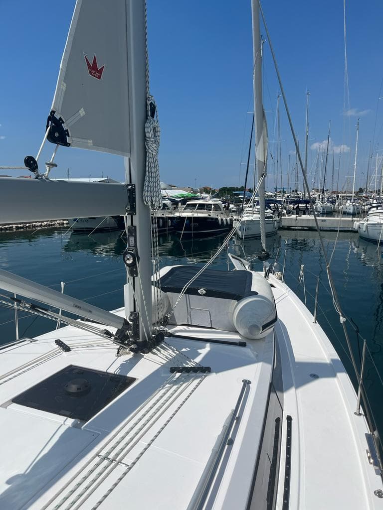 Bavaria C42 - photo 12