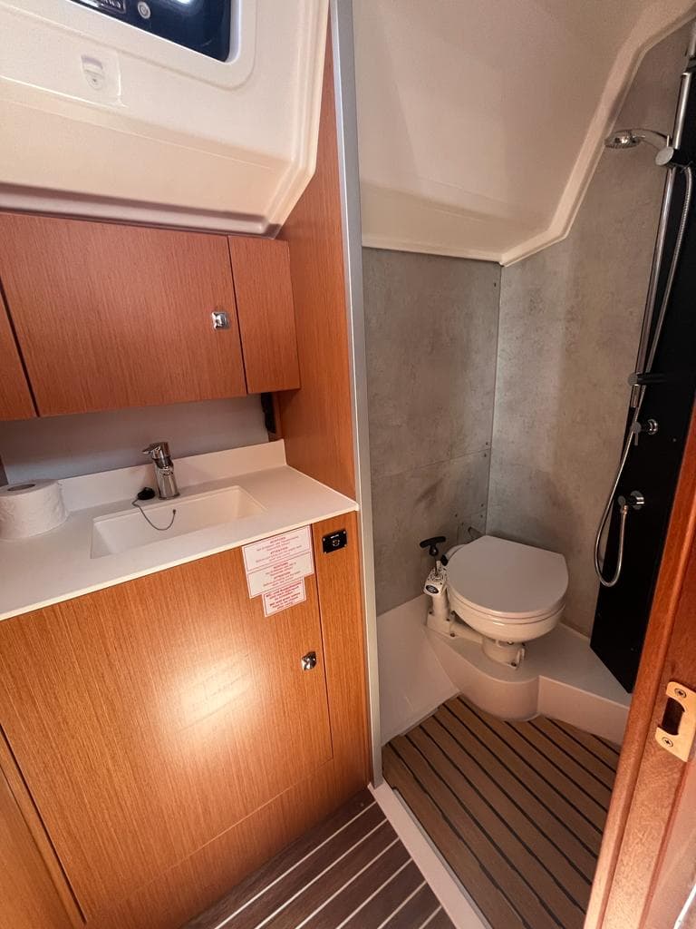 Bavaria C42 - photo 6